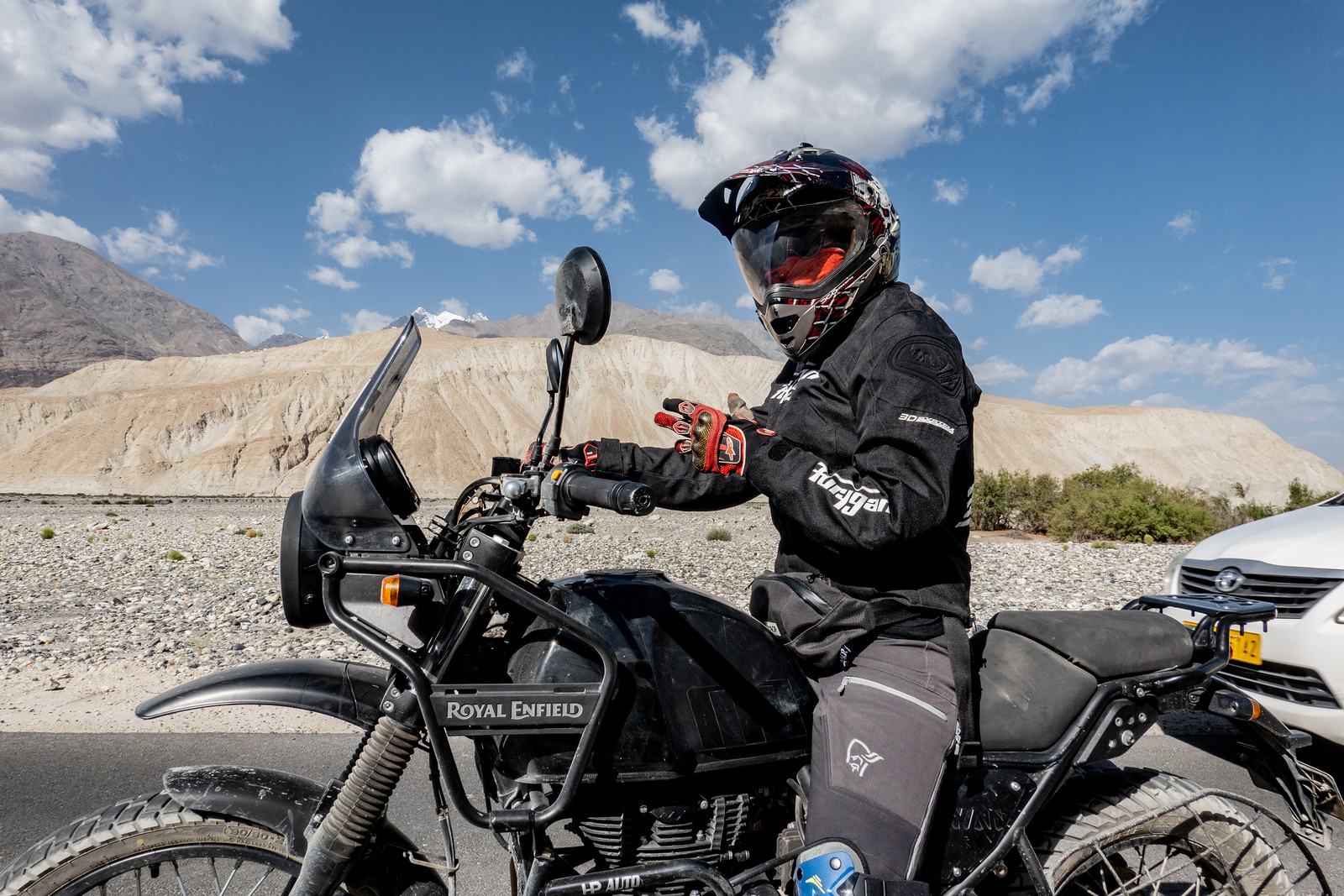 10 ngày rong ruổi dưới chân dãy Himalaya trên chiếc Royal Enfield