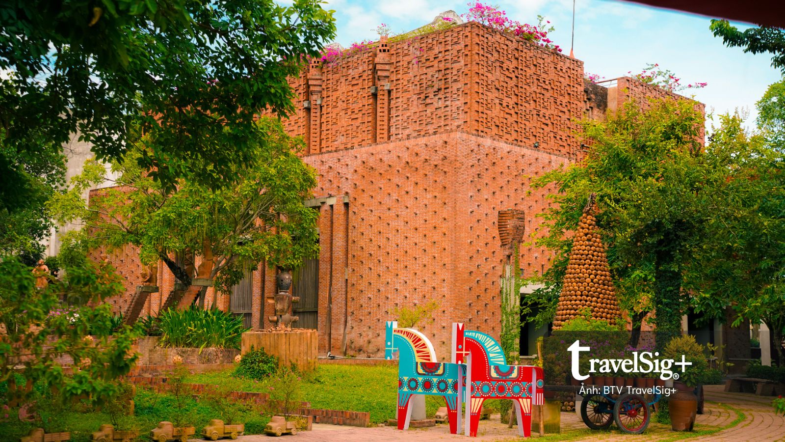 Làng gốm Thanh Hà - Từ đất thành di sản văn hoá
