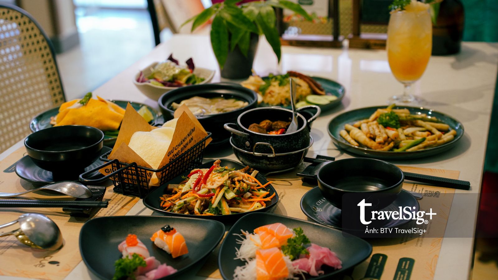 Khoảng lặng bình an giữa phố thị mùa tháng Bảy âm lịch