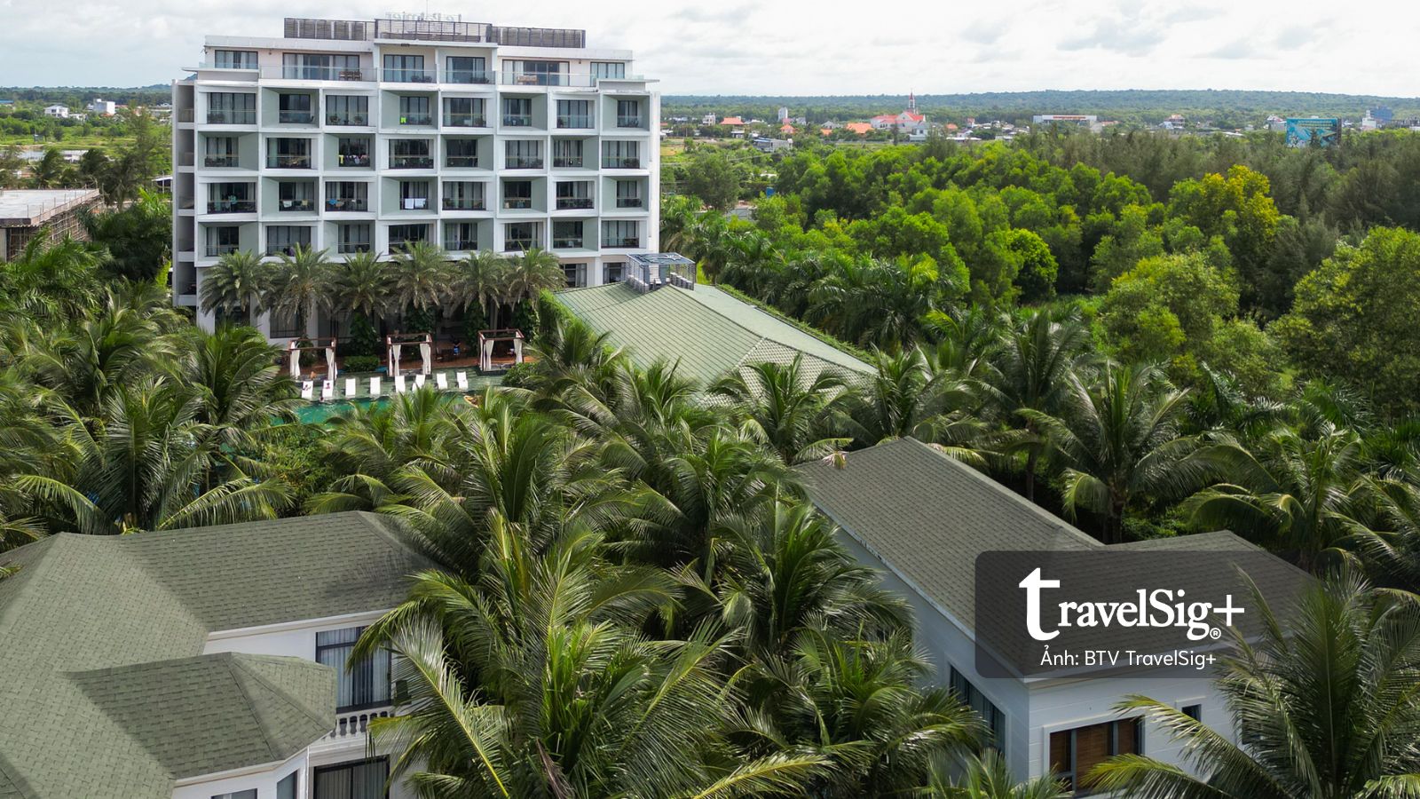Sắc xanh tại Le Palmier bên bờ biển Hồ Tràm