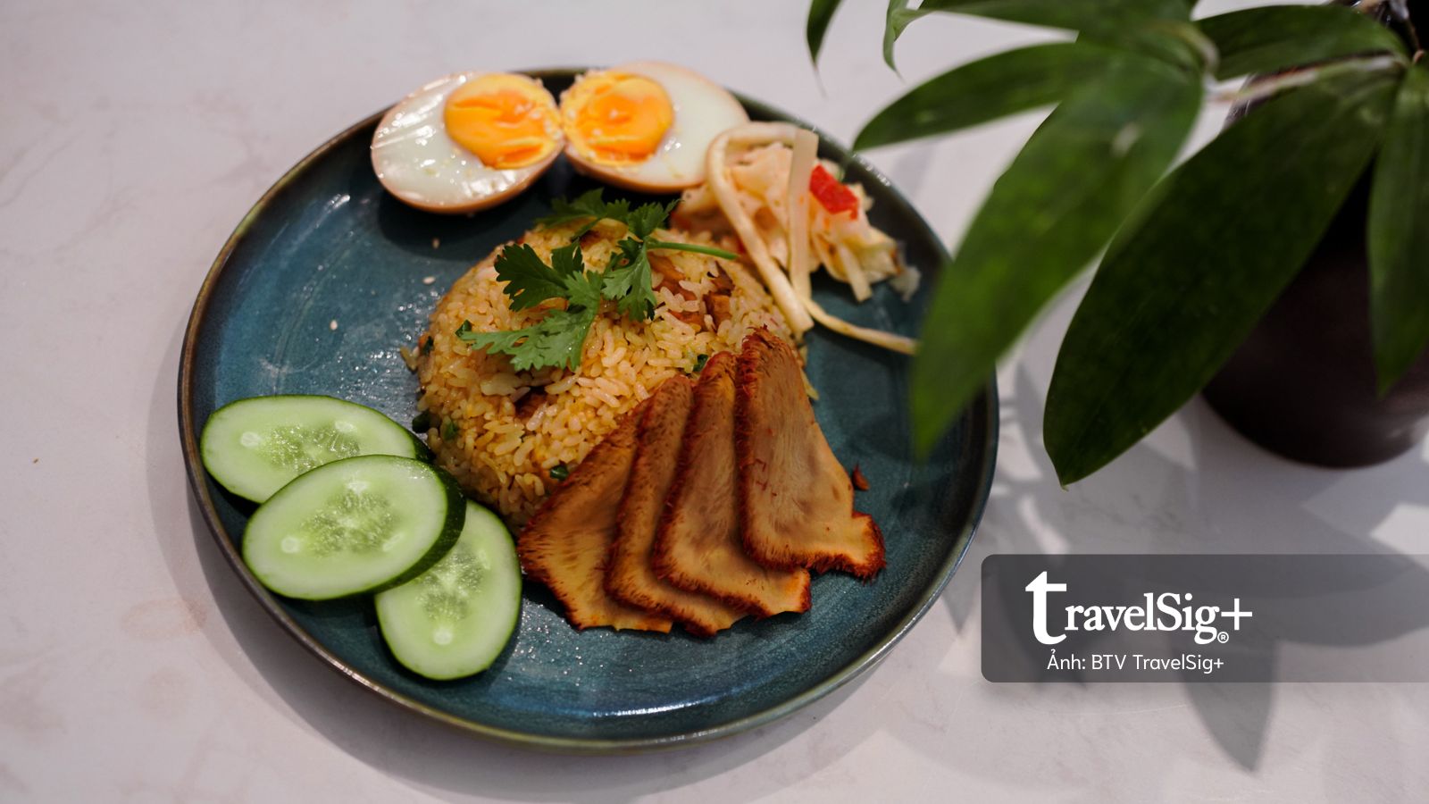 Khoảng lặng bình an giữa phố thị mùa tháng Bảy âm lịch