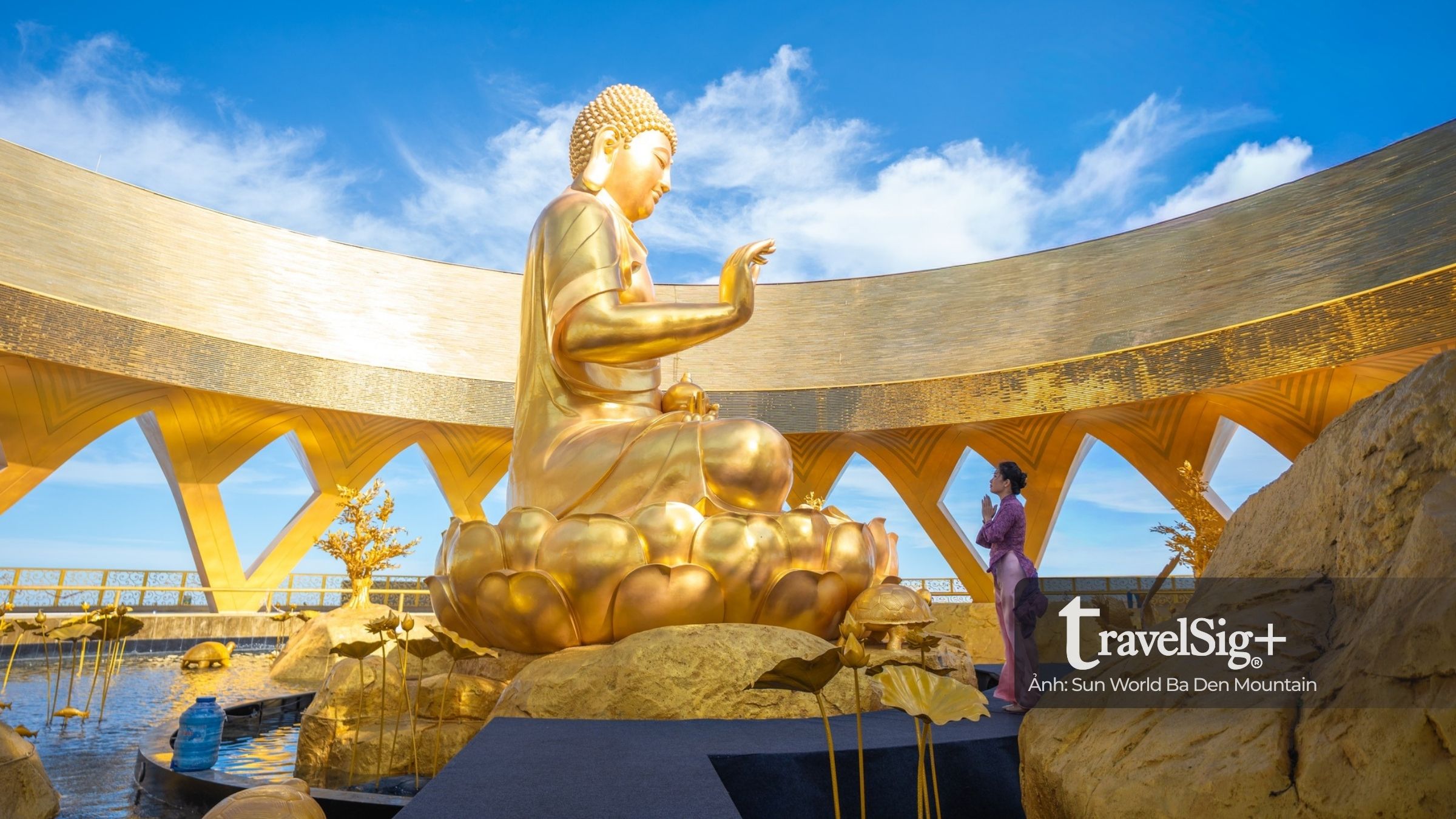 An vị tôn tượng Đức Phật Câu Na Hàm Mâu Ni tại đỉnh Núi Bà Đen, Tây Ninh