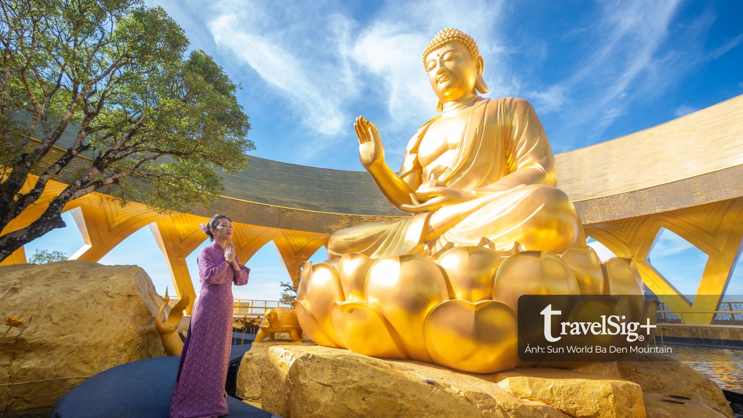 An vị tôn tượng Đức Phật Câu Na Hàm Mâu Ni tại đỉnh Núi Bà Đen, Tây Ninh