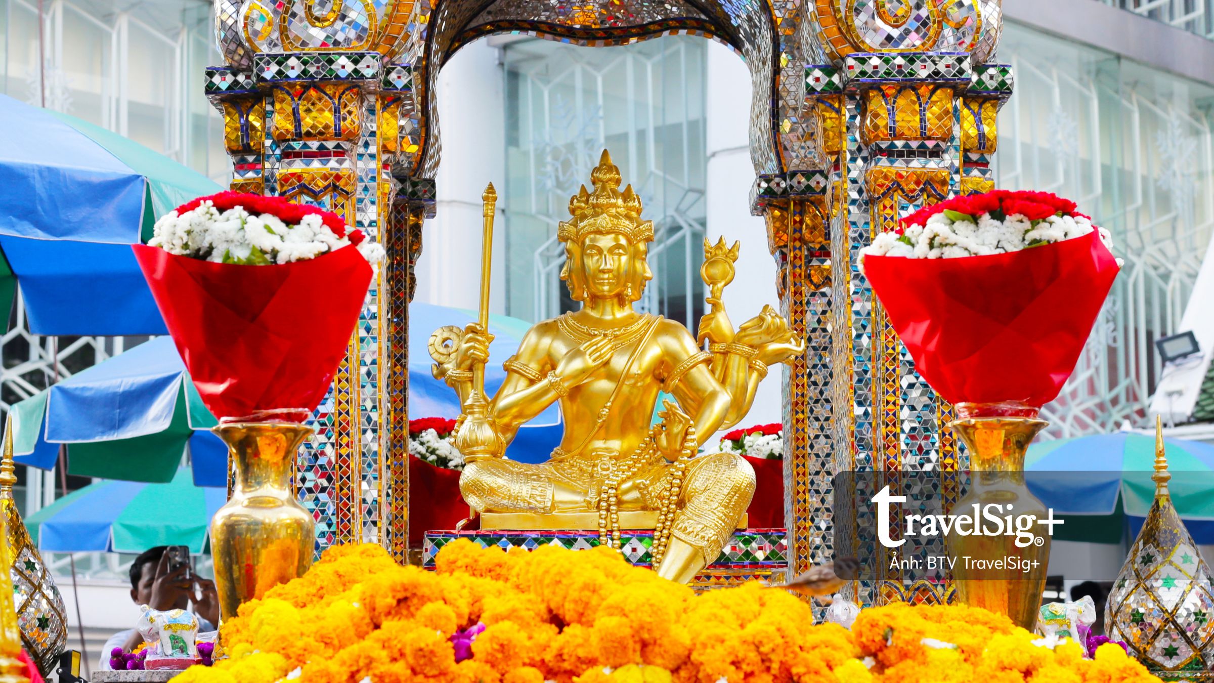 Bangkok mạ vàng: Khi niềm tin hoá thành ánh sáng