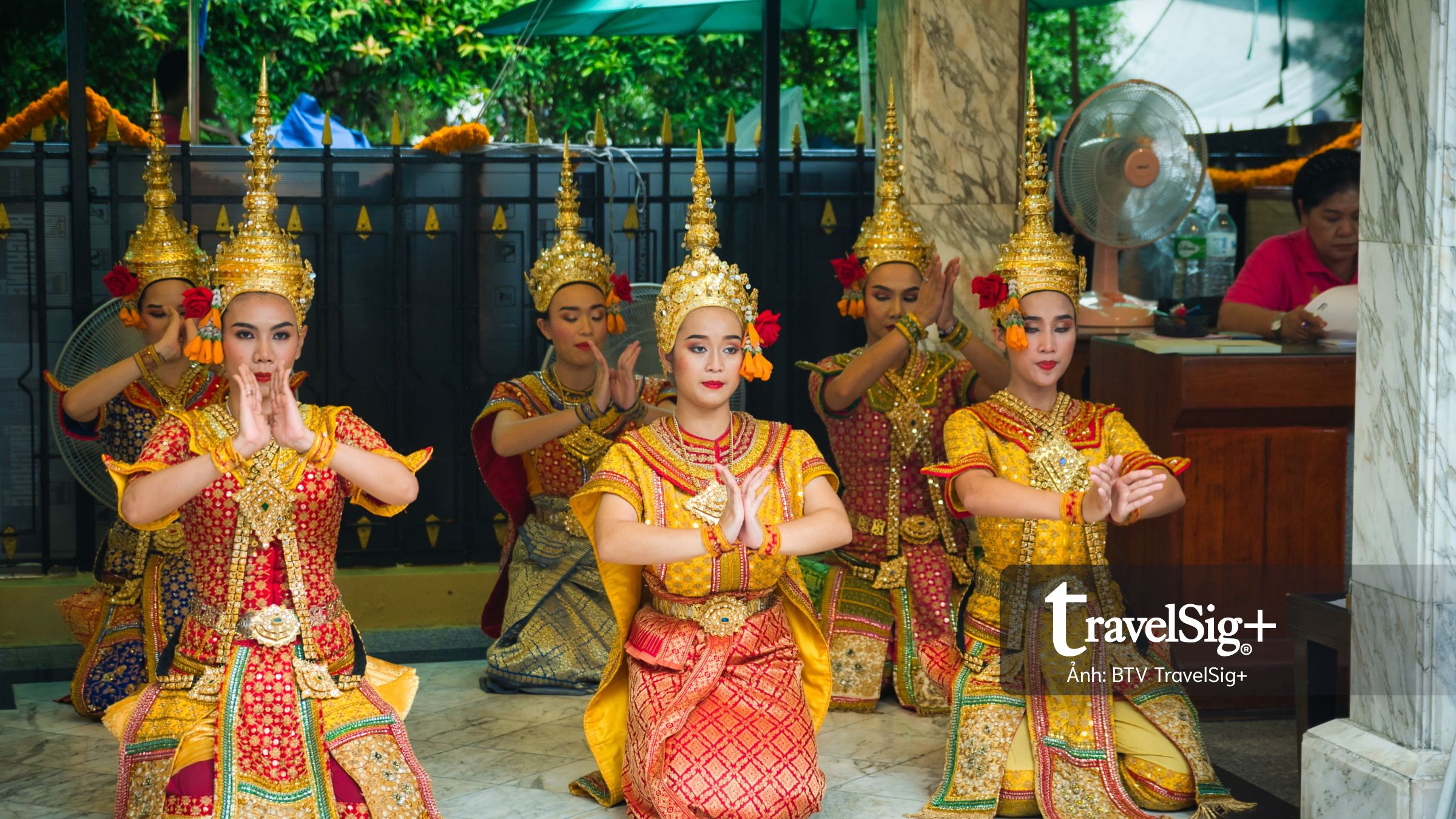 Bangkok mạ vàng: Khi niềm tin hoá thành ánh sáng