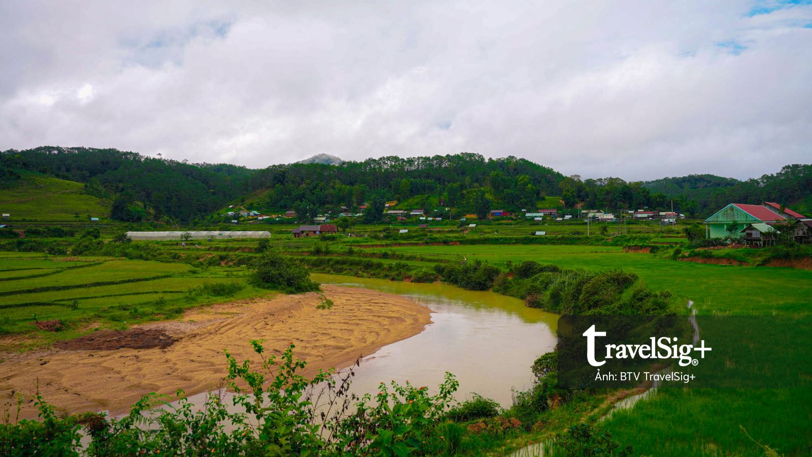 Bình yên trong ngôi làng của người Mơ Nâm giữa thung lũng Măng Đen