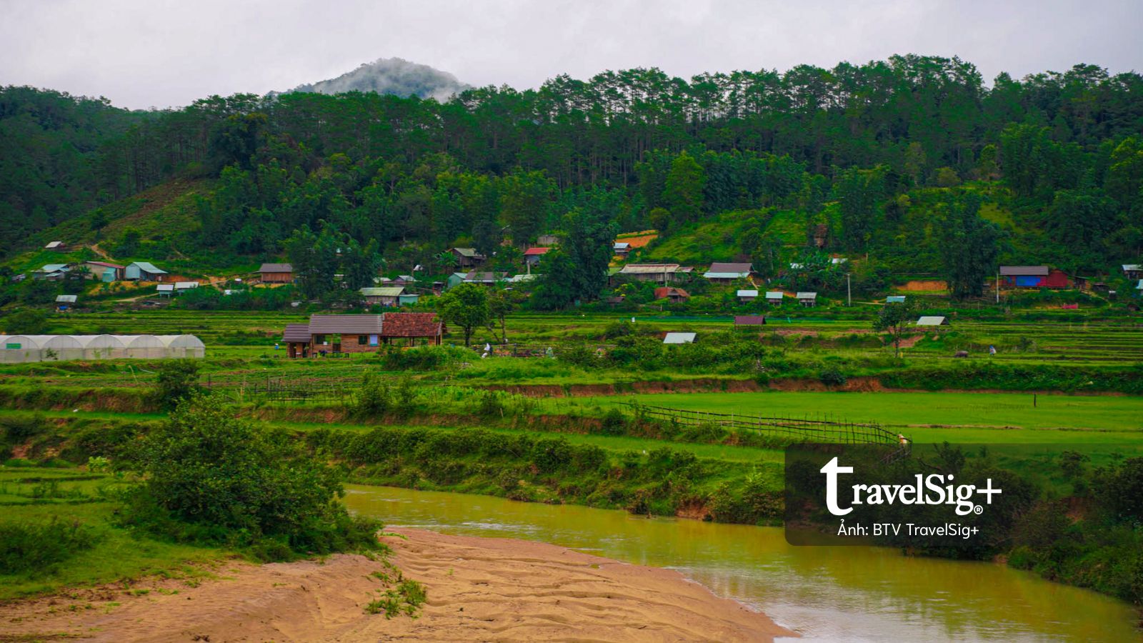 Bình yên trong ngôi làng của người Mơ Nâm giữa thung lũng Măng Đen