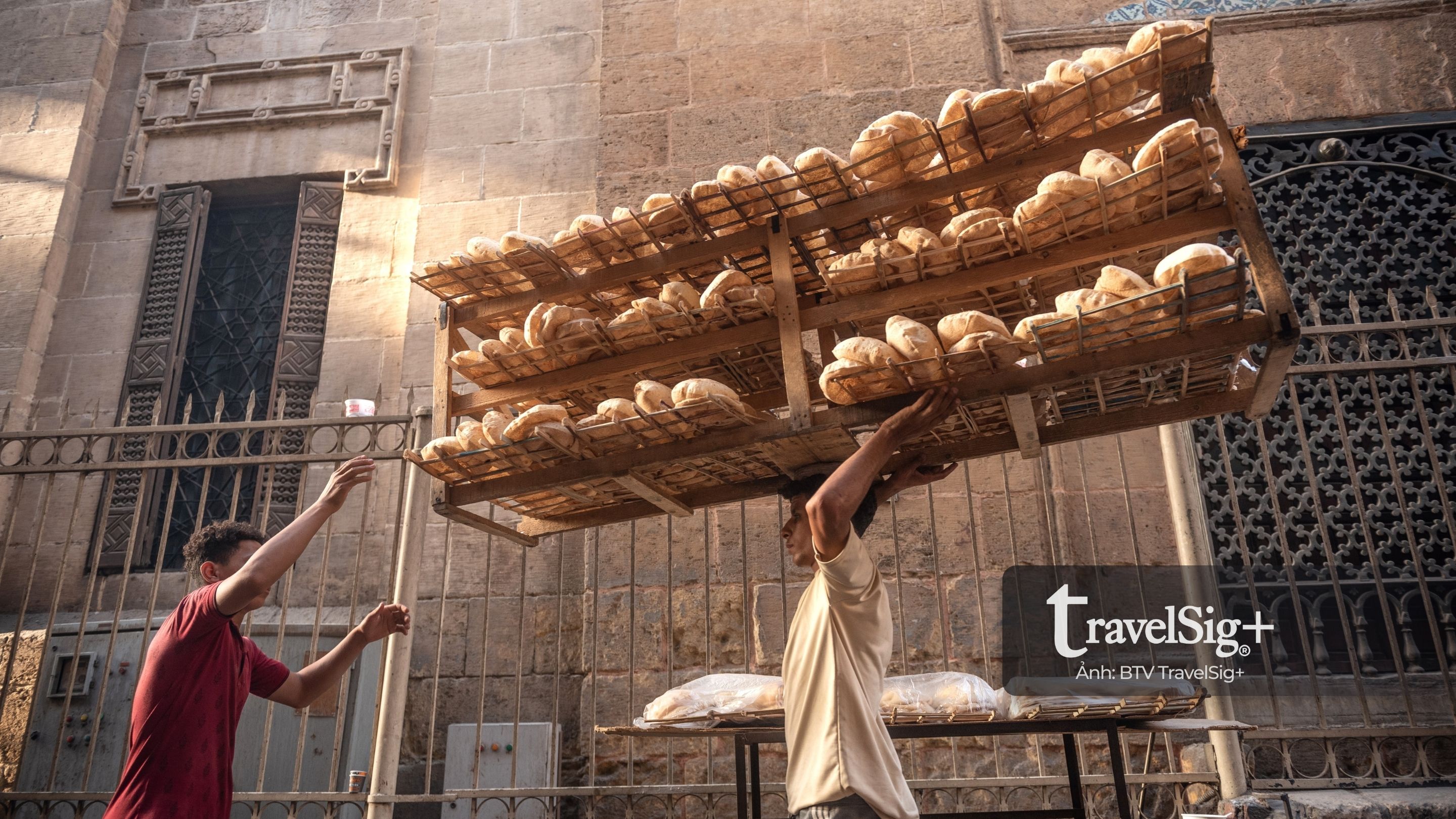 Cairo và vẻ đẹp cần lao của những khu chợ không ngủ