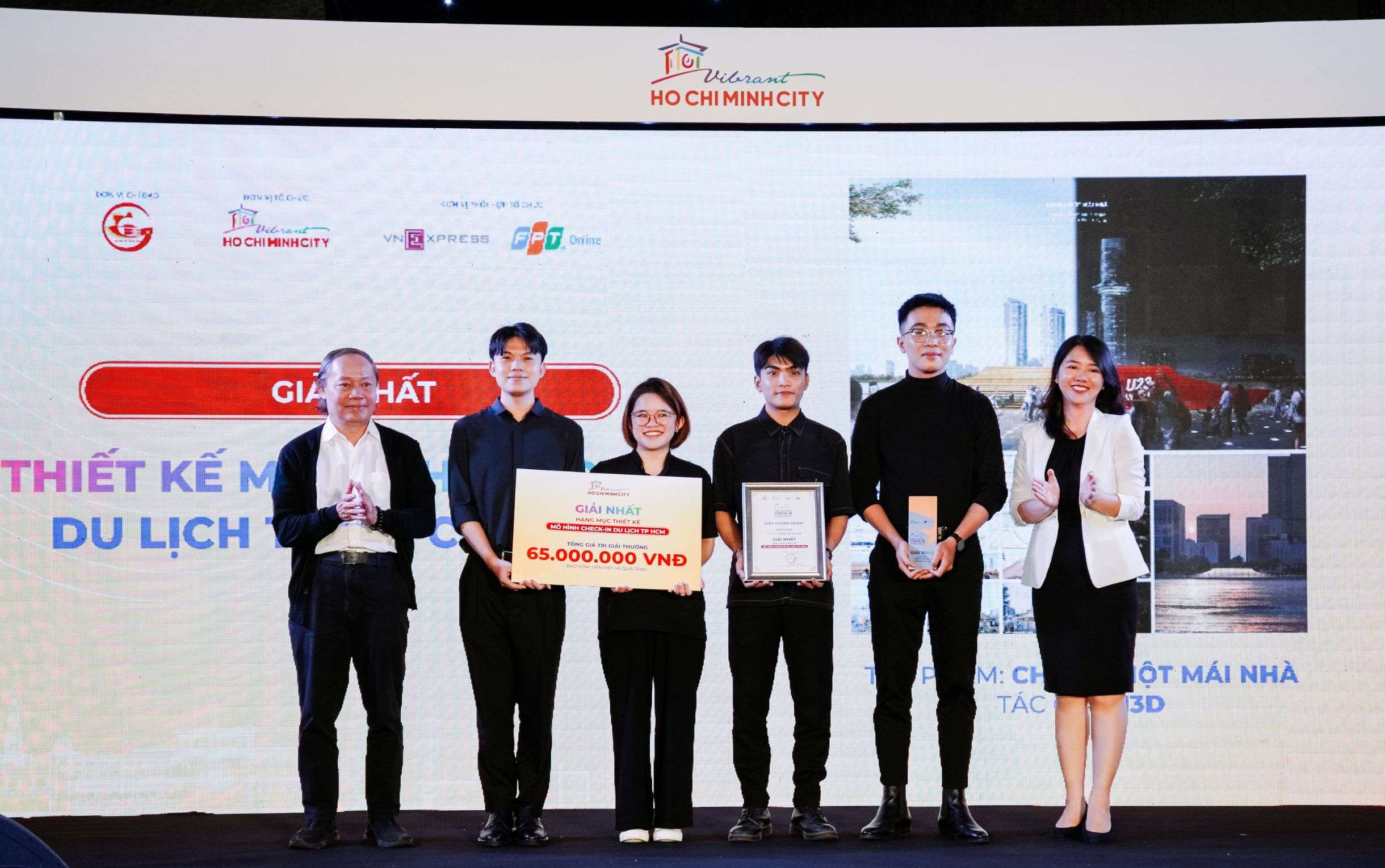 “Chung một mái nhà” & “Saigon Museum”: Những thiết kế mô hình check-in ấn tượng ở TP HCM