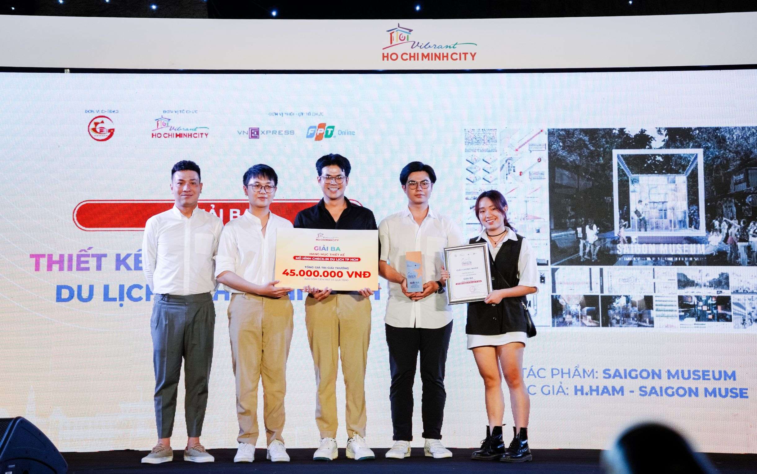 “Chung một mái nhà” & “Saigon Museum”: Những thiết kế mô hình check-in ấn tượng ở TP HCM
