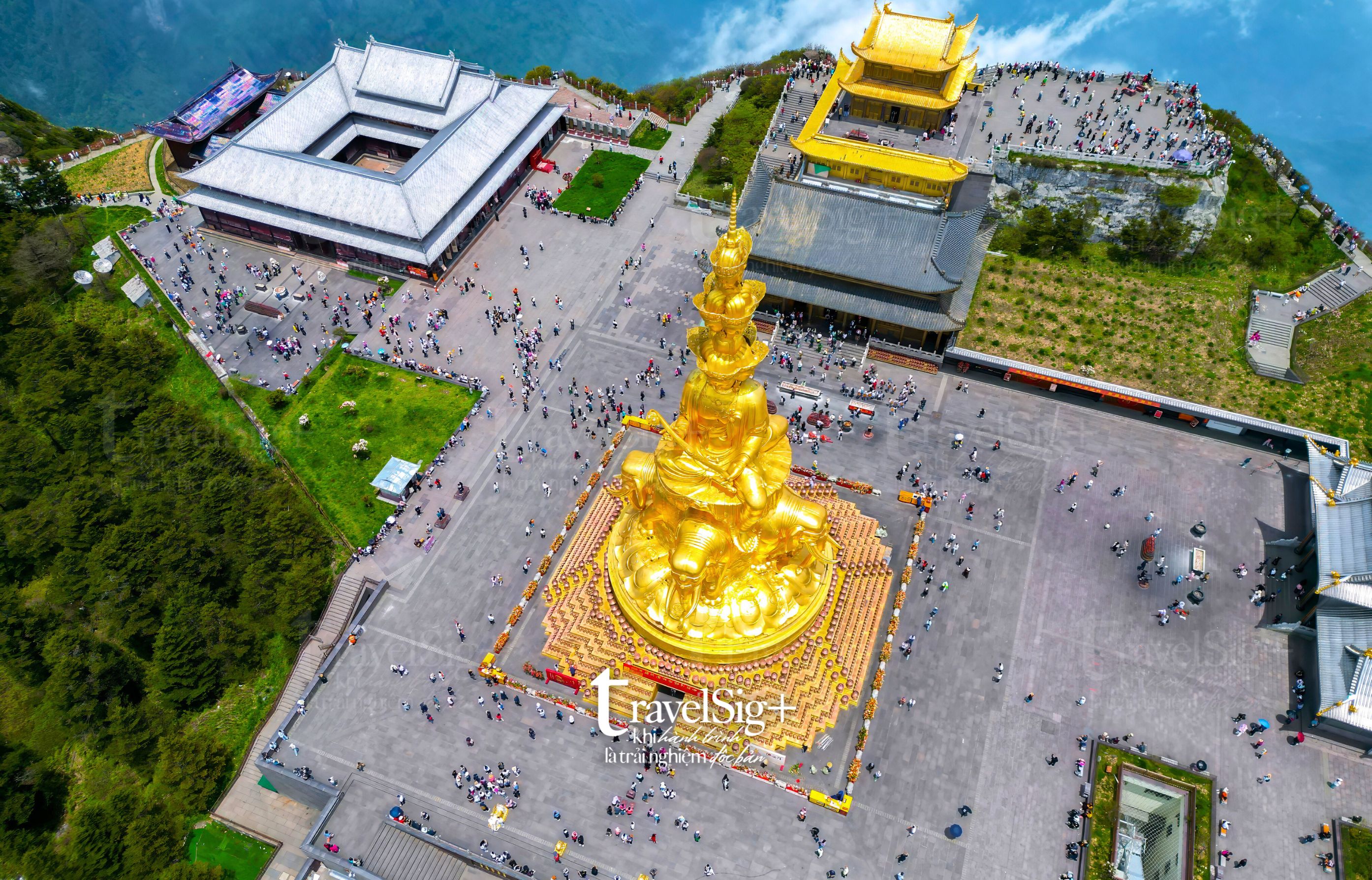 Đại tượng phật Thập Phương Phổ Hiền, biểu tượng thiêng liêng trên núi Nga Mi