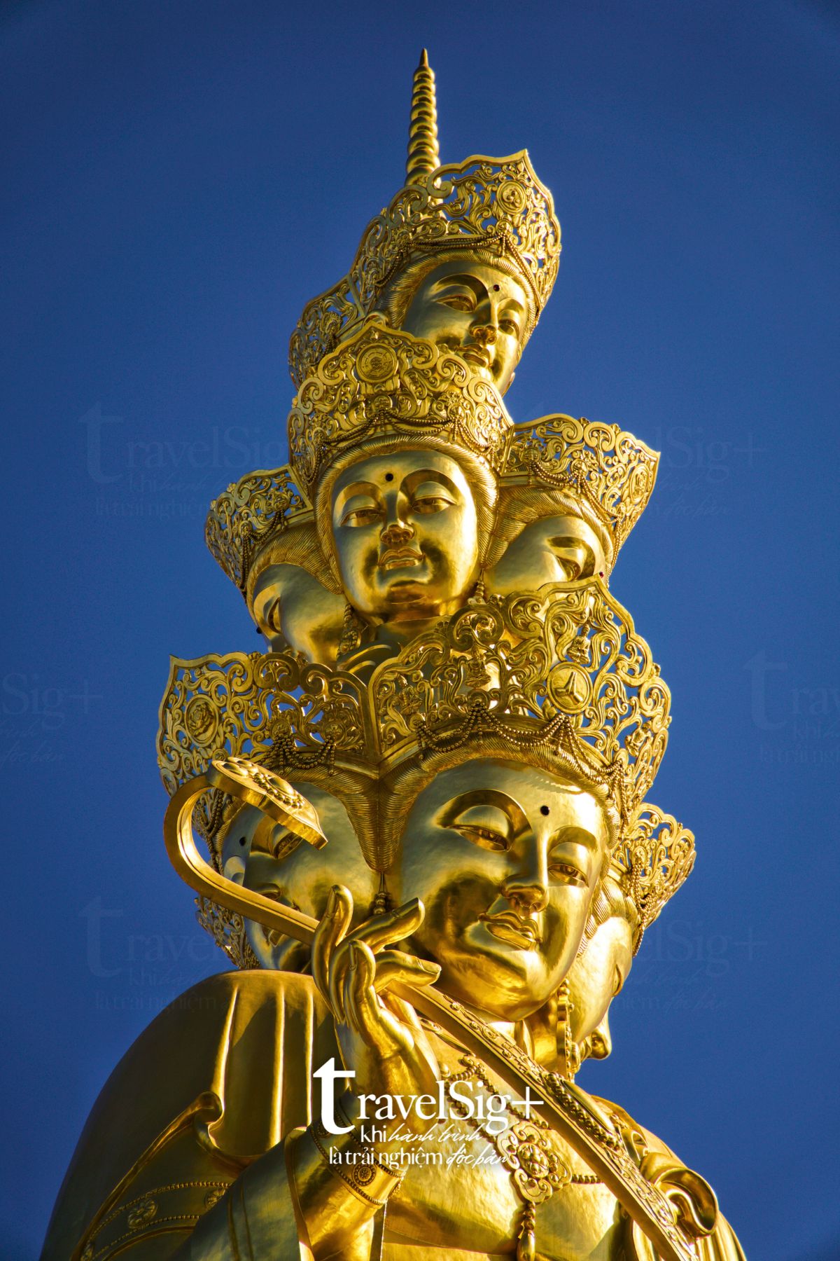 Đại tượng phật Thập Phương Phổ Hiền, biểu tượng thiêng liêng trên núi Nga Mi