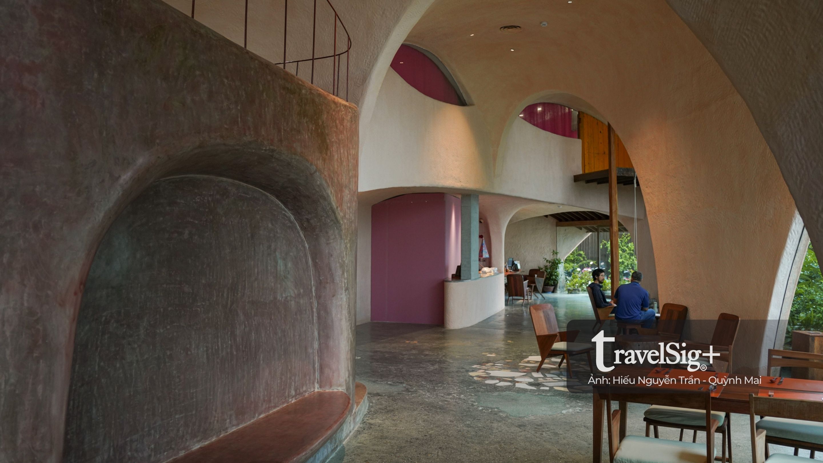 Đến Hội An, ở trong gam màu trầm của RÊU Boutique