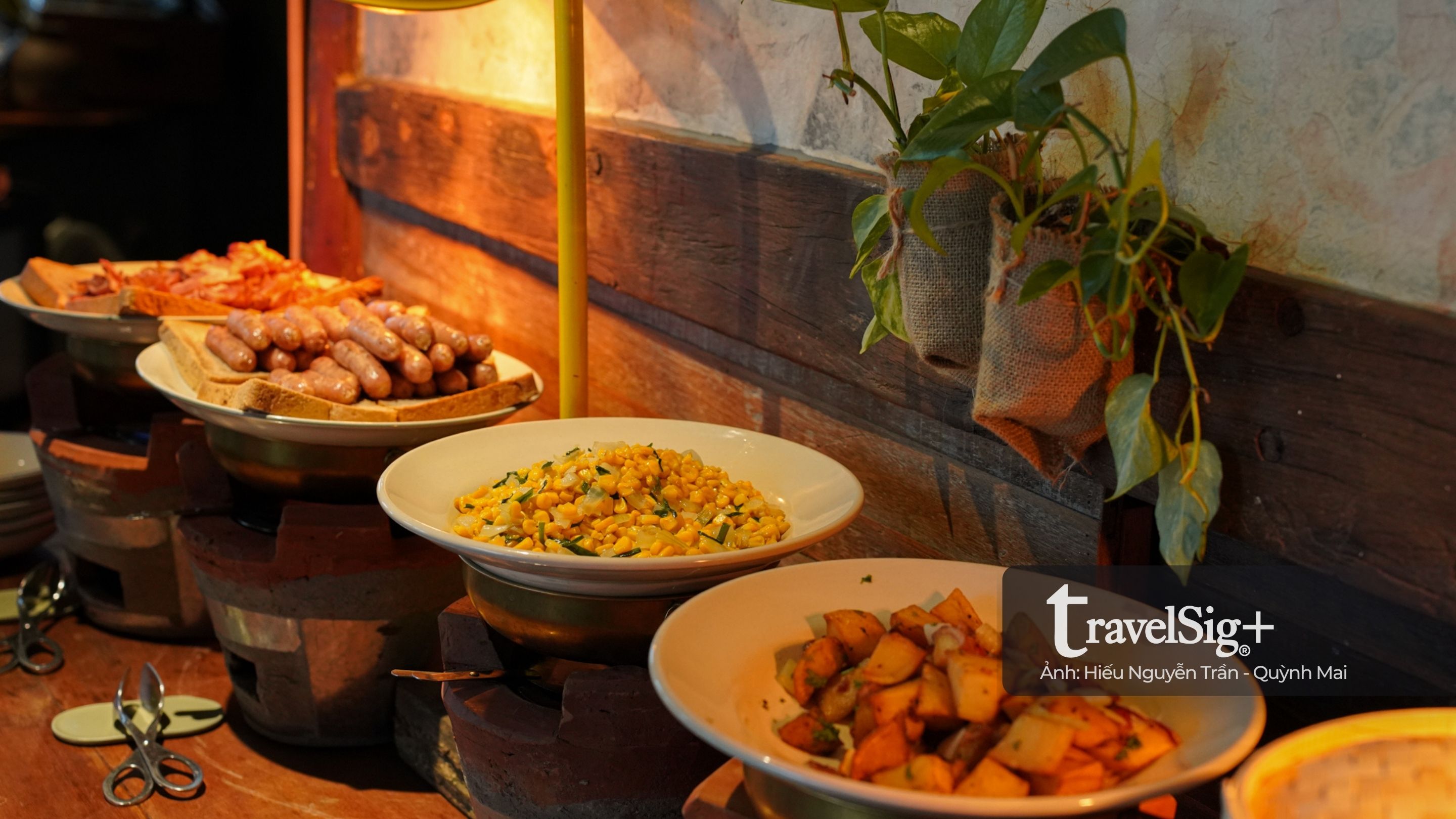 Đến Hội An, ở trong gam màu trầm của RÊU Boutique