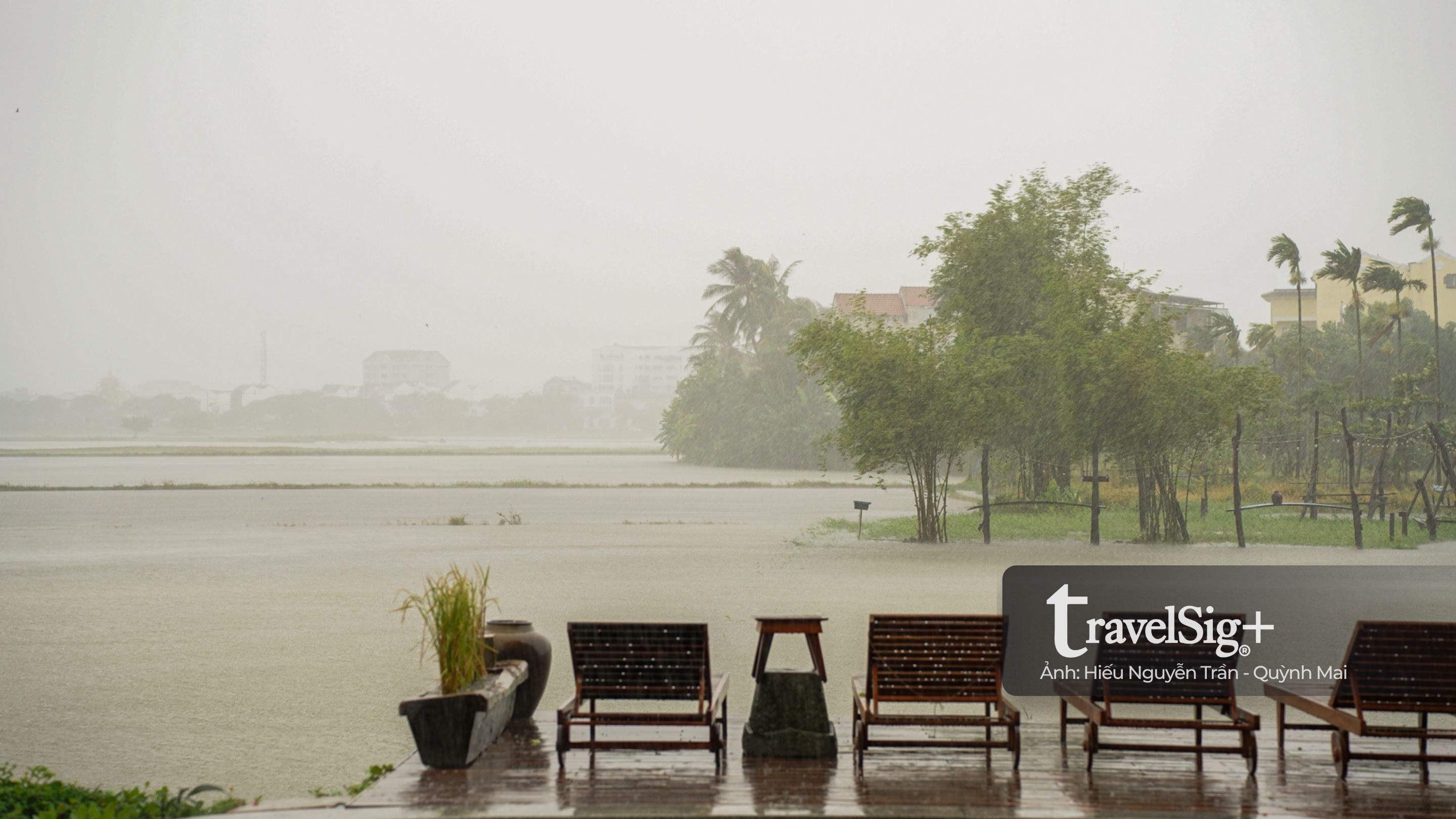 Đến Hội An, ở trong gam màu trầm của RÊU Boutique