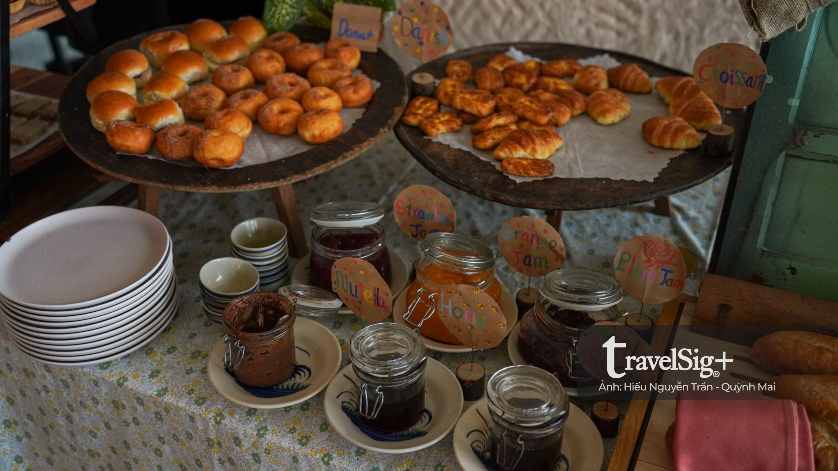 Đến Hội An, ở trong gam màu trầm của RÊU Boutique