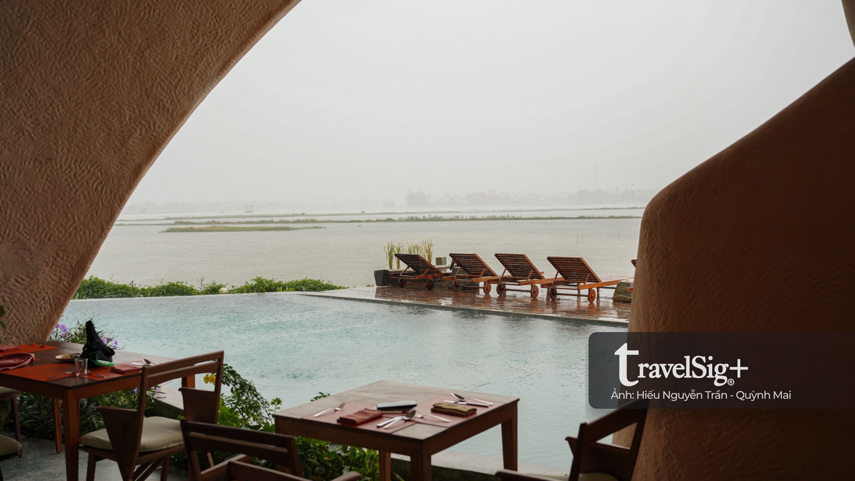 Đến Hội An, ở trong gam màu trầm của RÊU Boutique