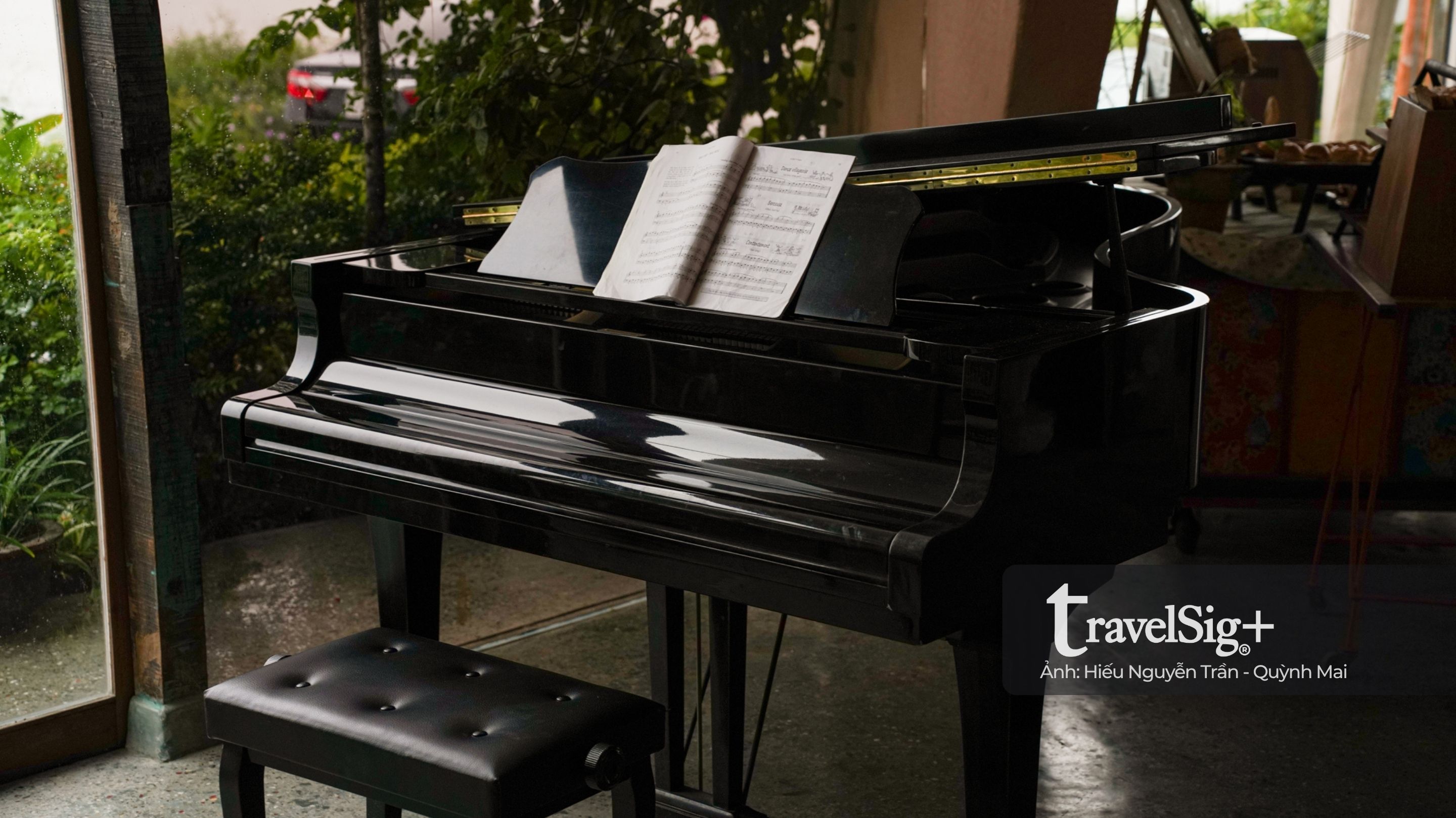 Đến Hội An, ở trong gam màu trầm của RÊU Boutique