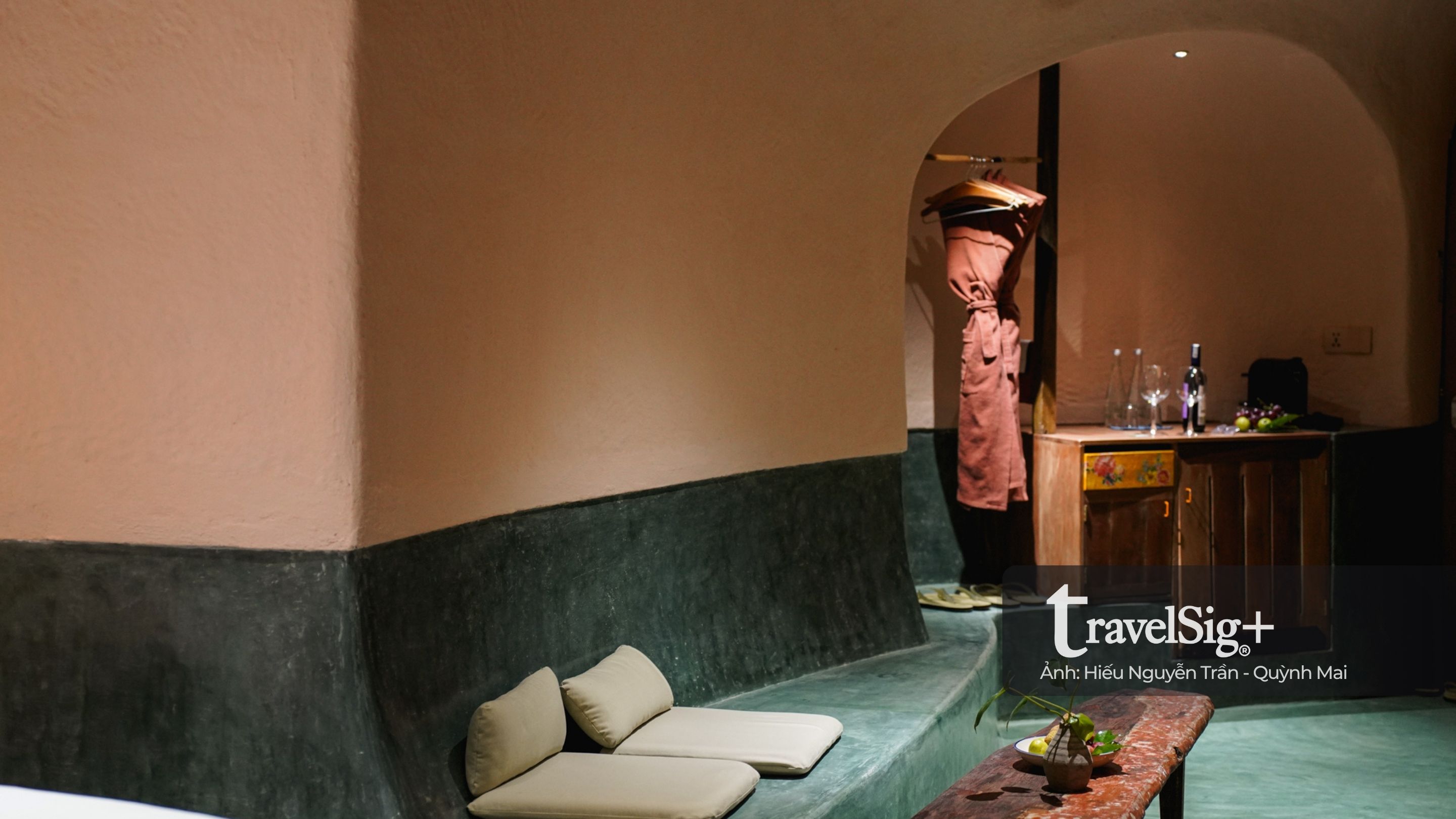 Đến Hội An, ở trong gam màu trầm của RÊU Boutique