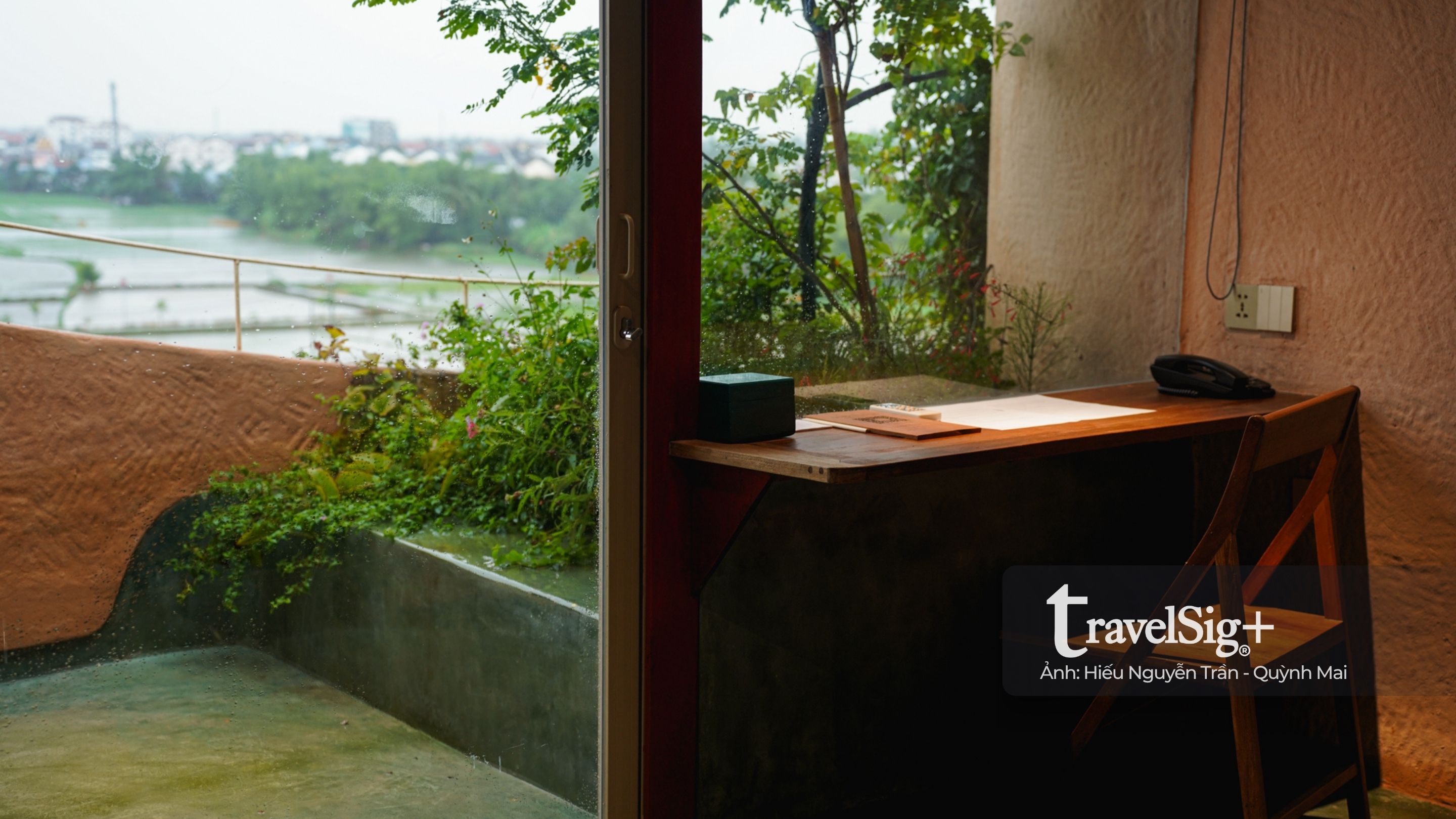 Đến Hội An, ở trong gam màu trầm của RÊU Boutique