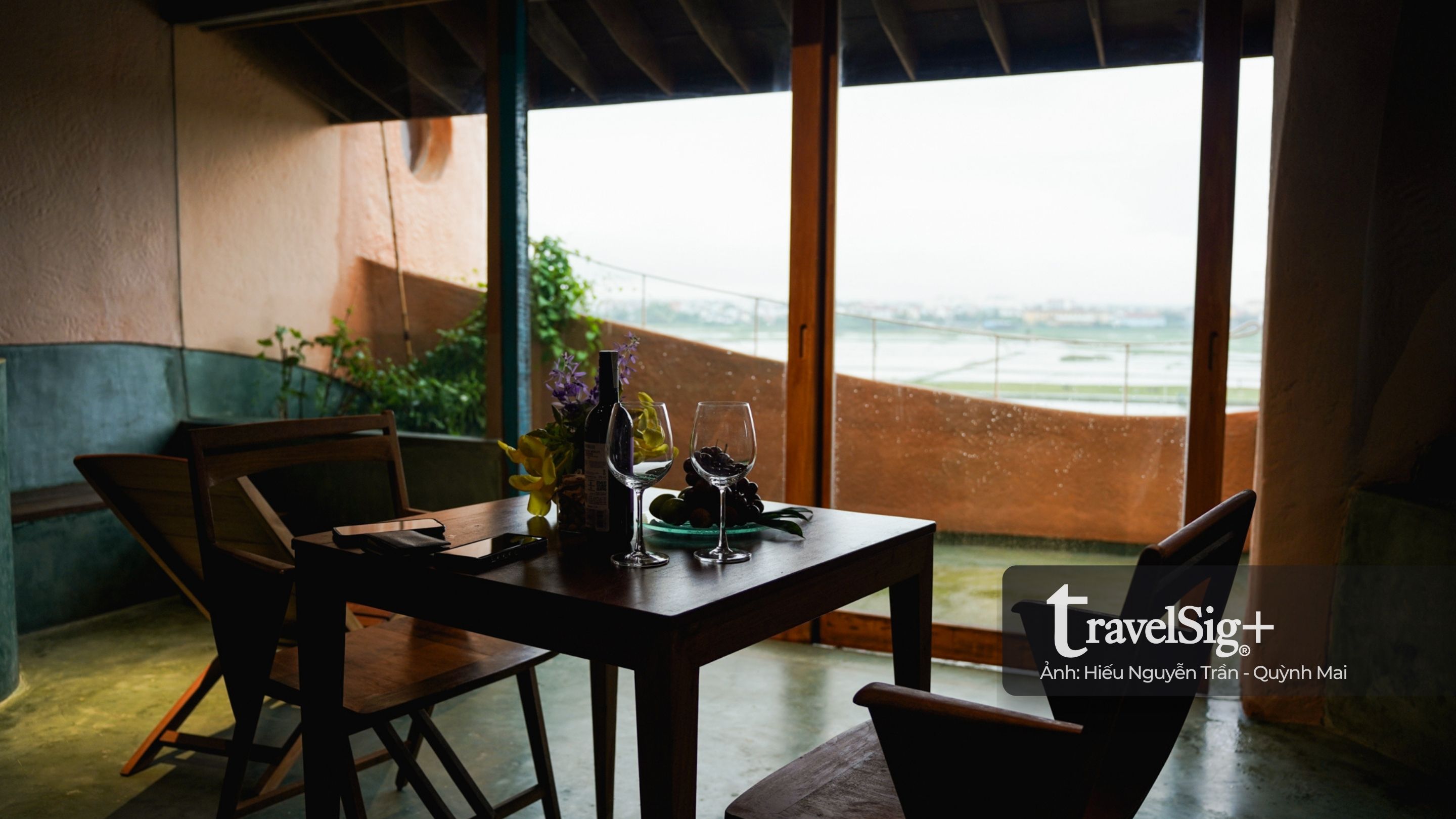 Đến Hội An, ở trong gam màu trầm của RÊU Boutique