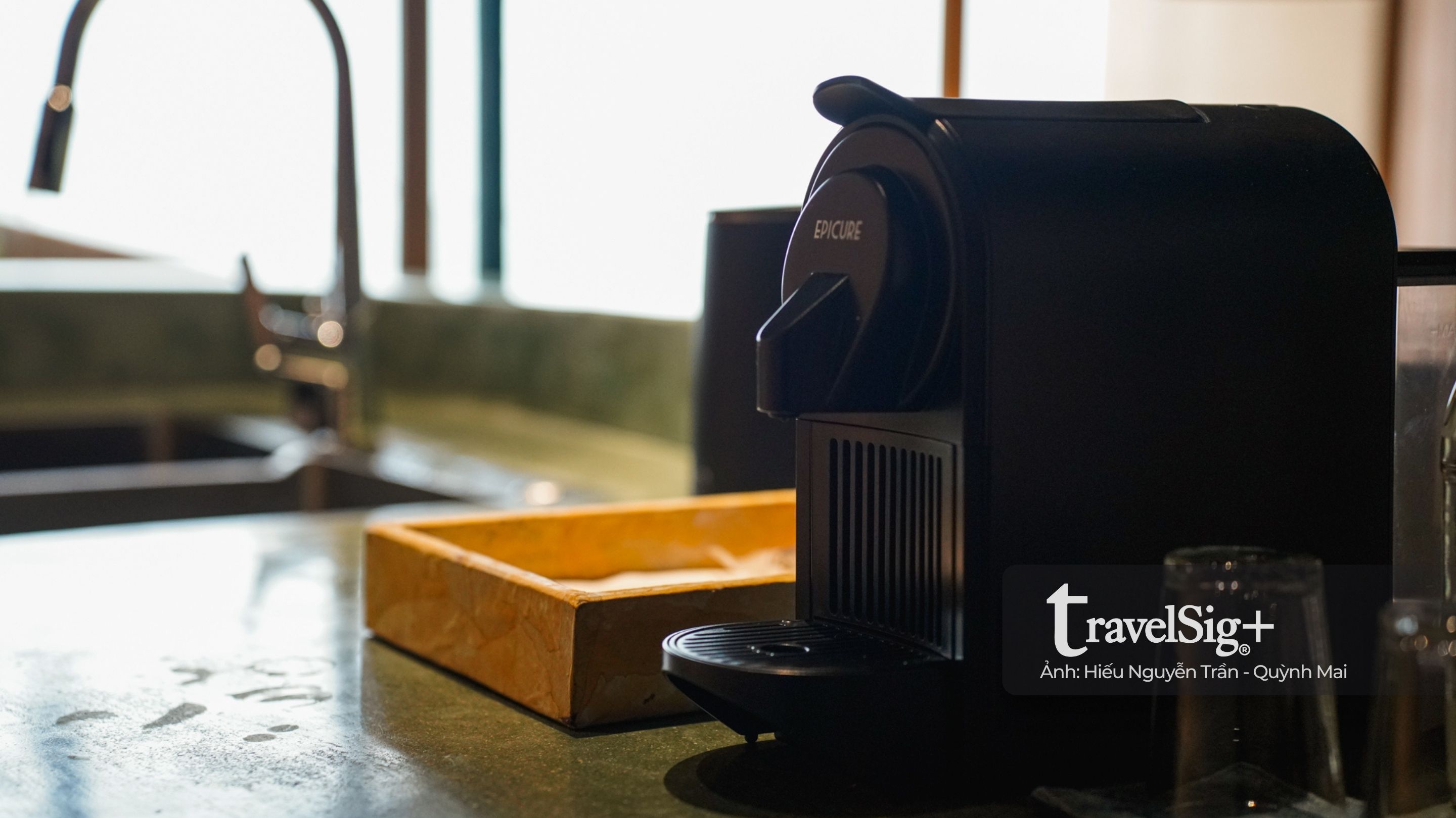 Đến Hội An, ở trong gam màu trầm của RÊU Boutique