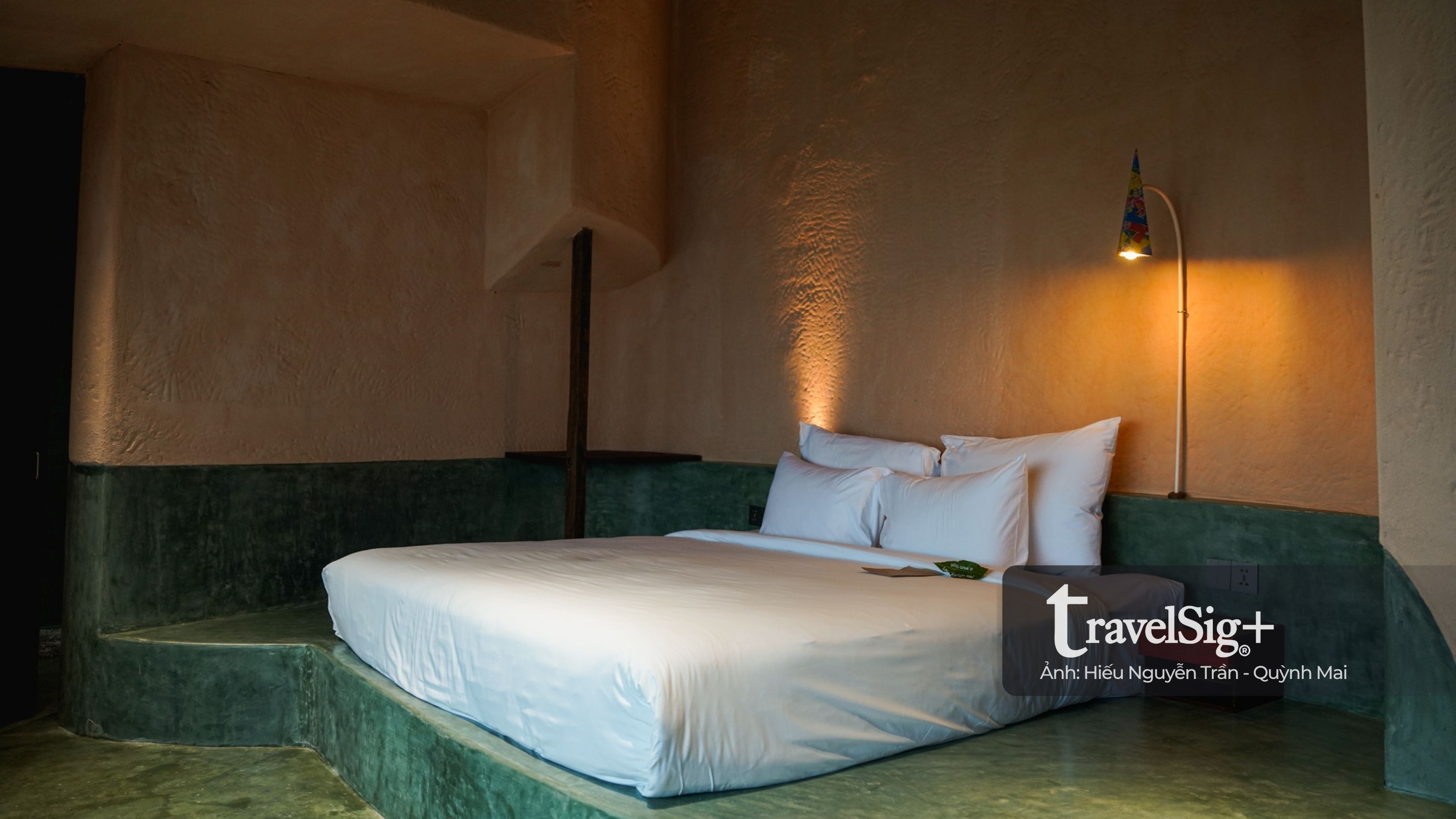 Đến Hội An, ở trong gam màu trầm của RÊU Boutique