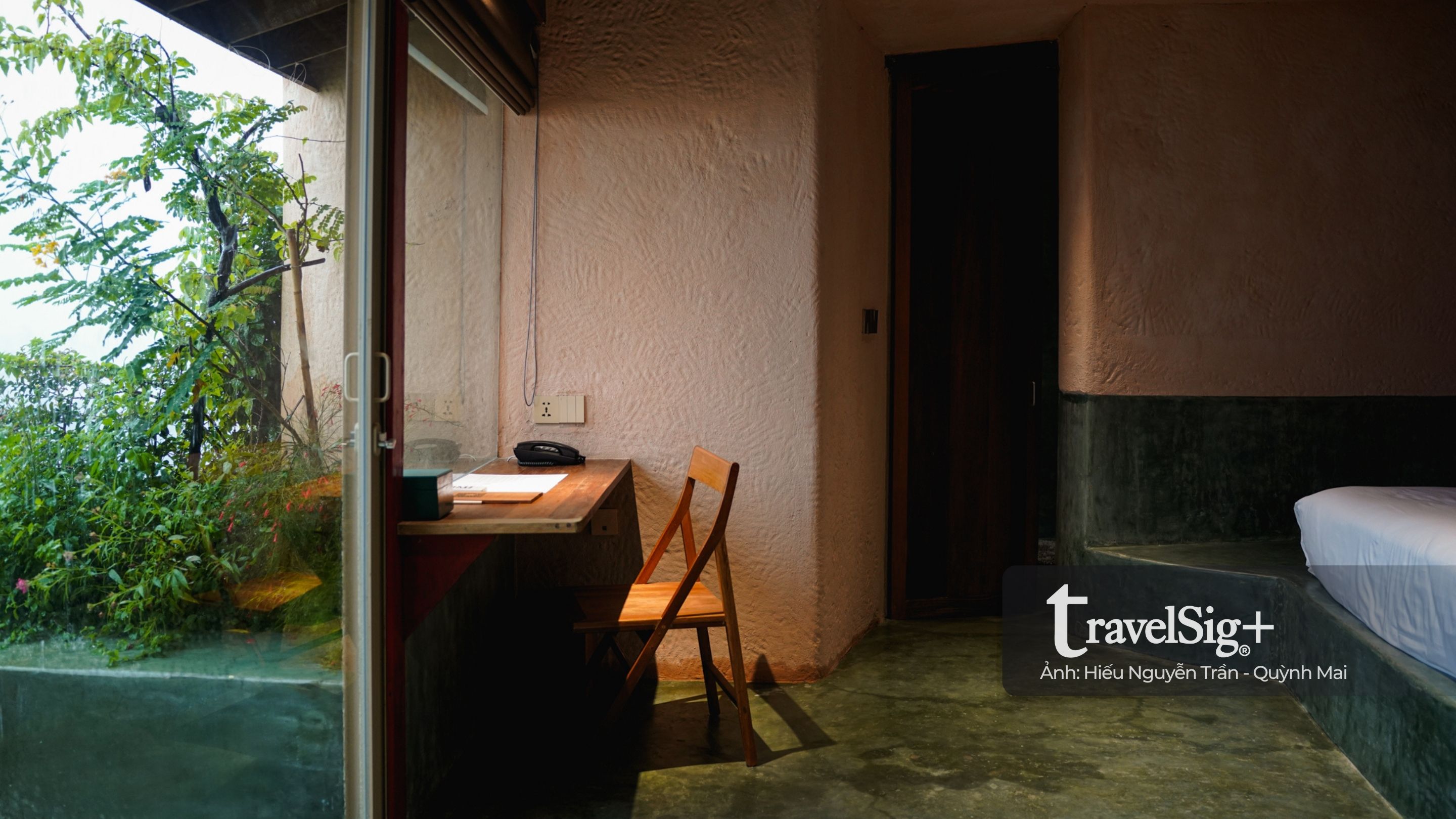 Đến Hội An, ở trong gam màu trầm của RÊU Boutique