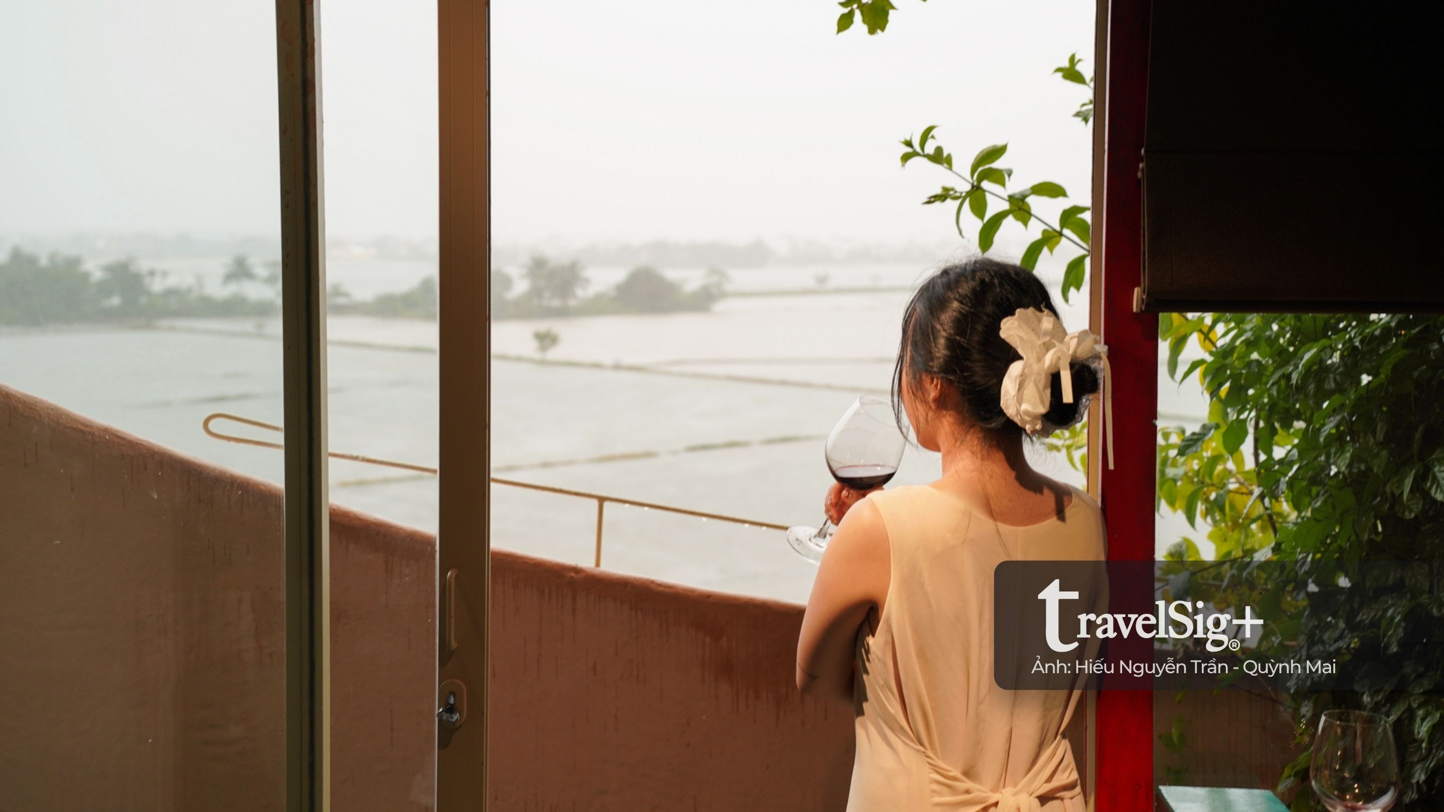 Đến Hội An, ở trong gam màu trầm của RÊU Boutique