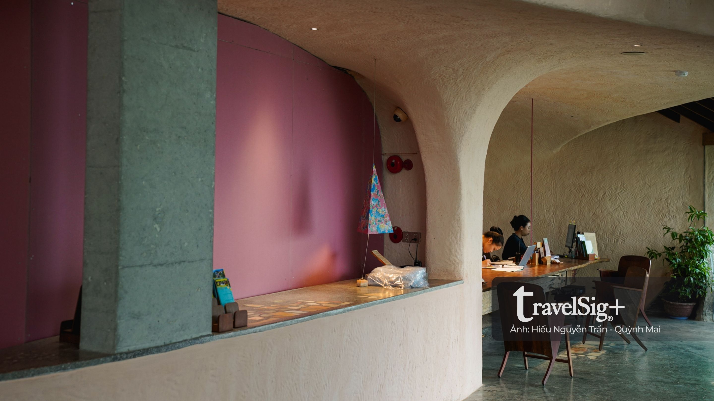 Đến Hội An, ở trong gam màu trầm của RÊU Boutique