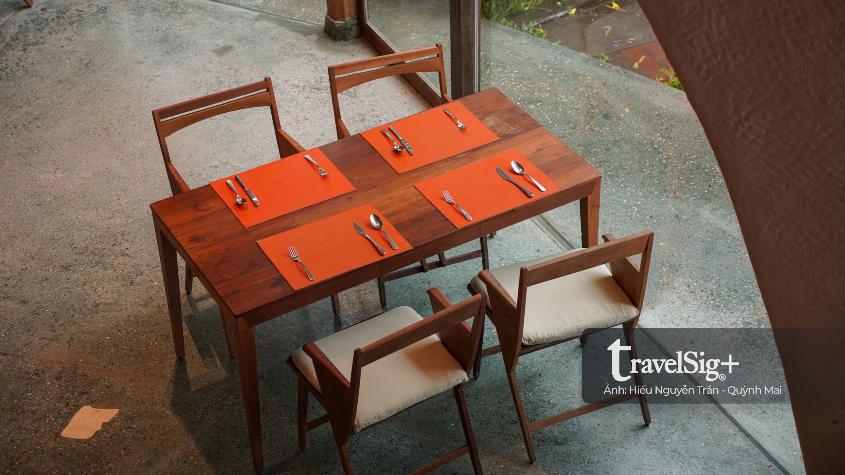 Đến Hội An, ở trong gam màu trầm của RÊU Boutique