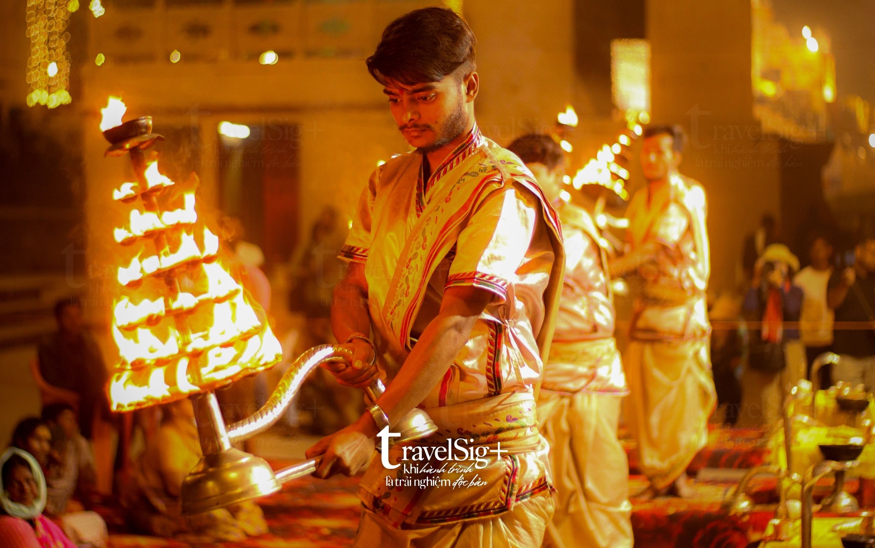 Ganga Aarti, nghi lễ thiêng liêng bên bờ sông Hằng