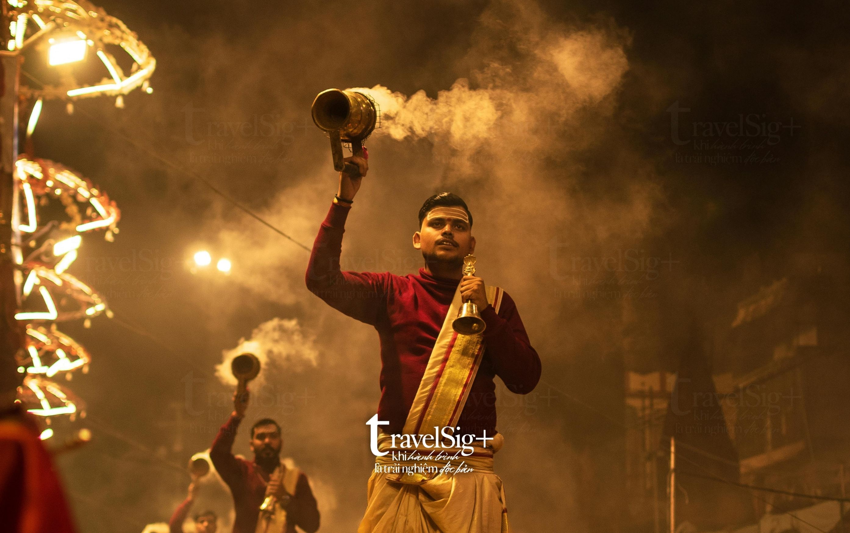 Ganga Aarti, nghi lễ thiêng liêng bên bờ sông Hằng