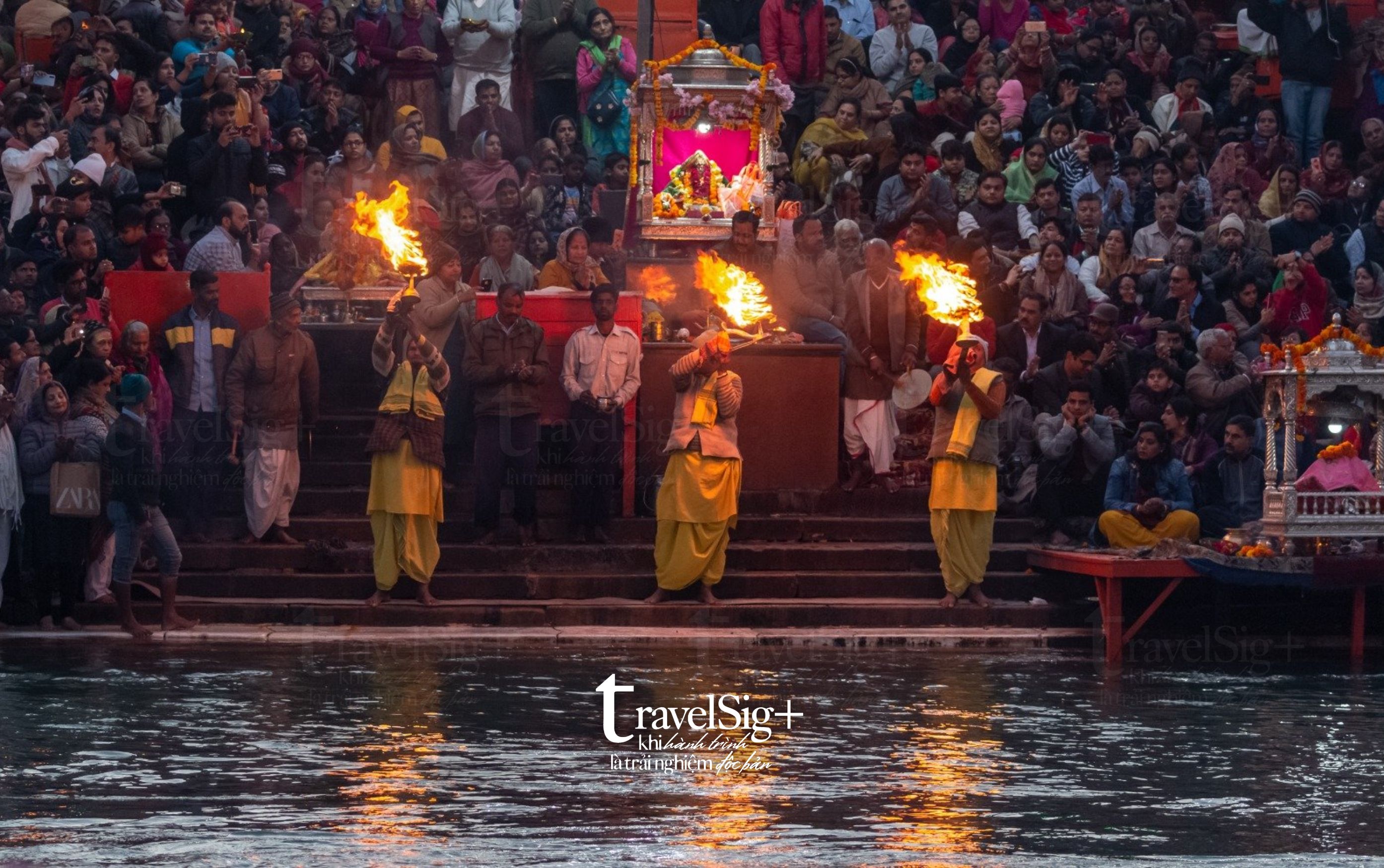 Ganga Aarti, nghi lễ thiêng liêng bên bờ sông Hằng