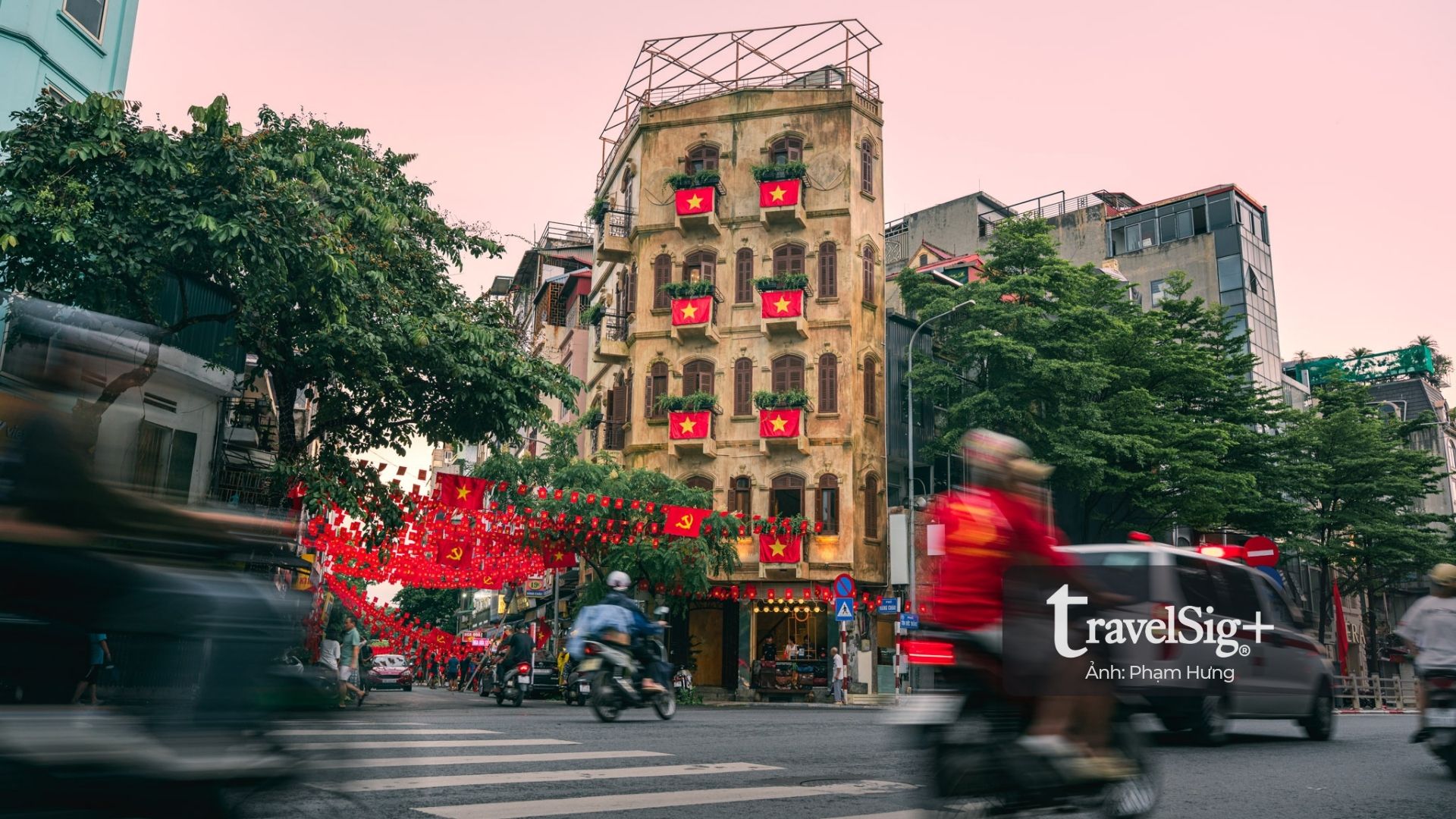 Hà Nội rực rỡ cờ đỏ sao vàng chào mừng Quốc khánh 2/9