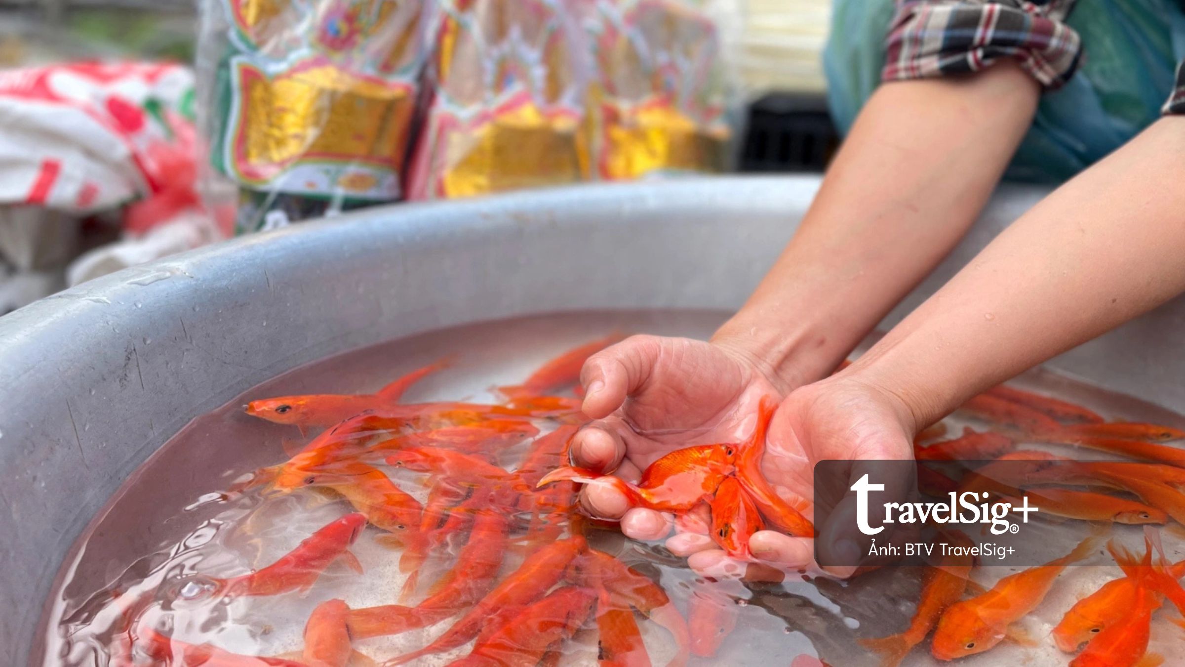 Hai ba đưa ông Táo về trời