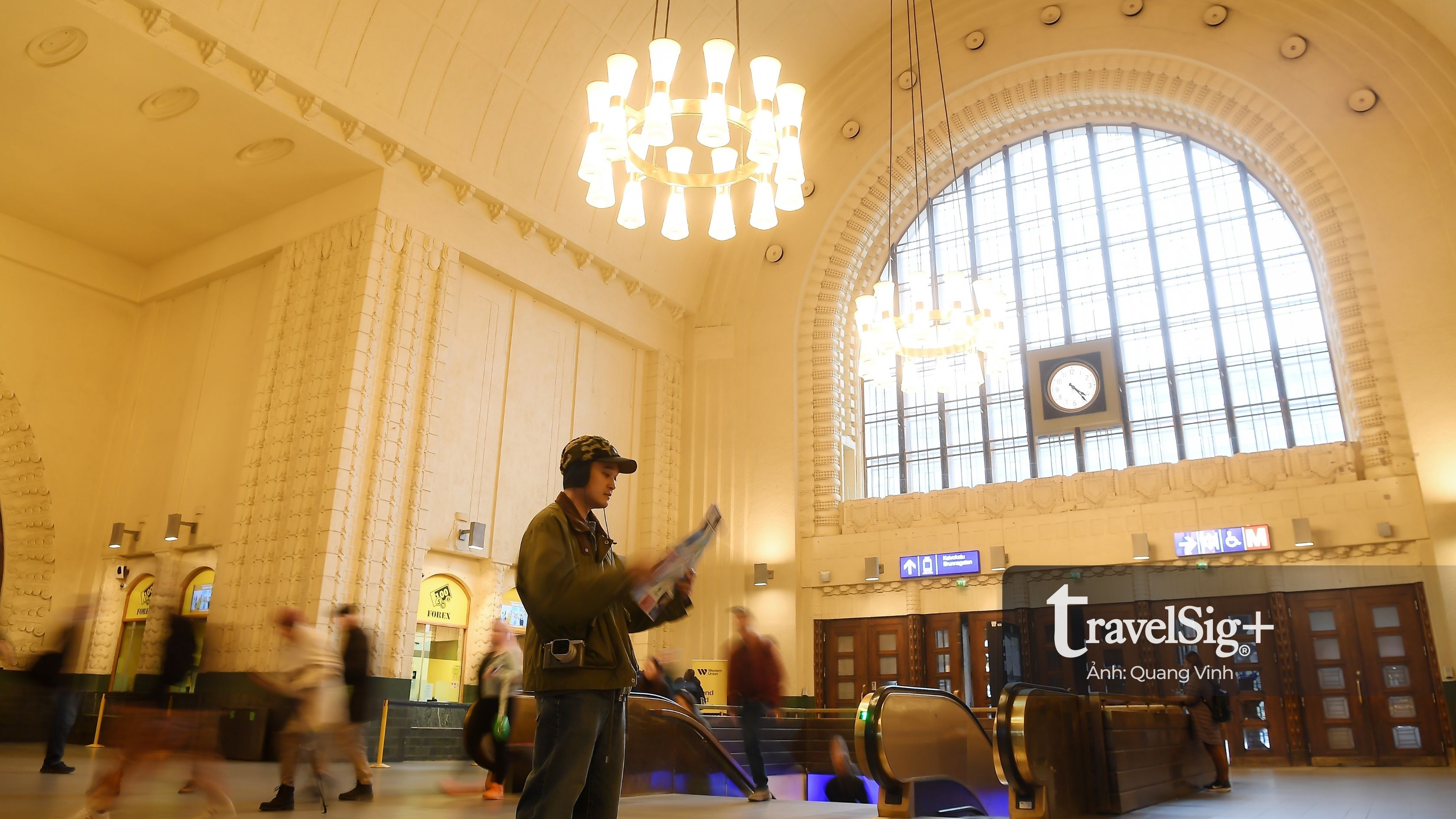 Nhà ga trung tâm gây ấn tượng với tôi bởi không gian vòm cao, ánh sáng đẹp, những chi tiết trang trí tinh tế.