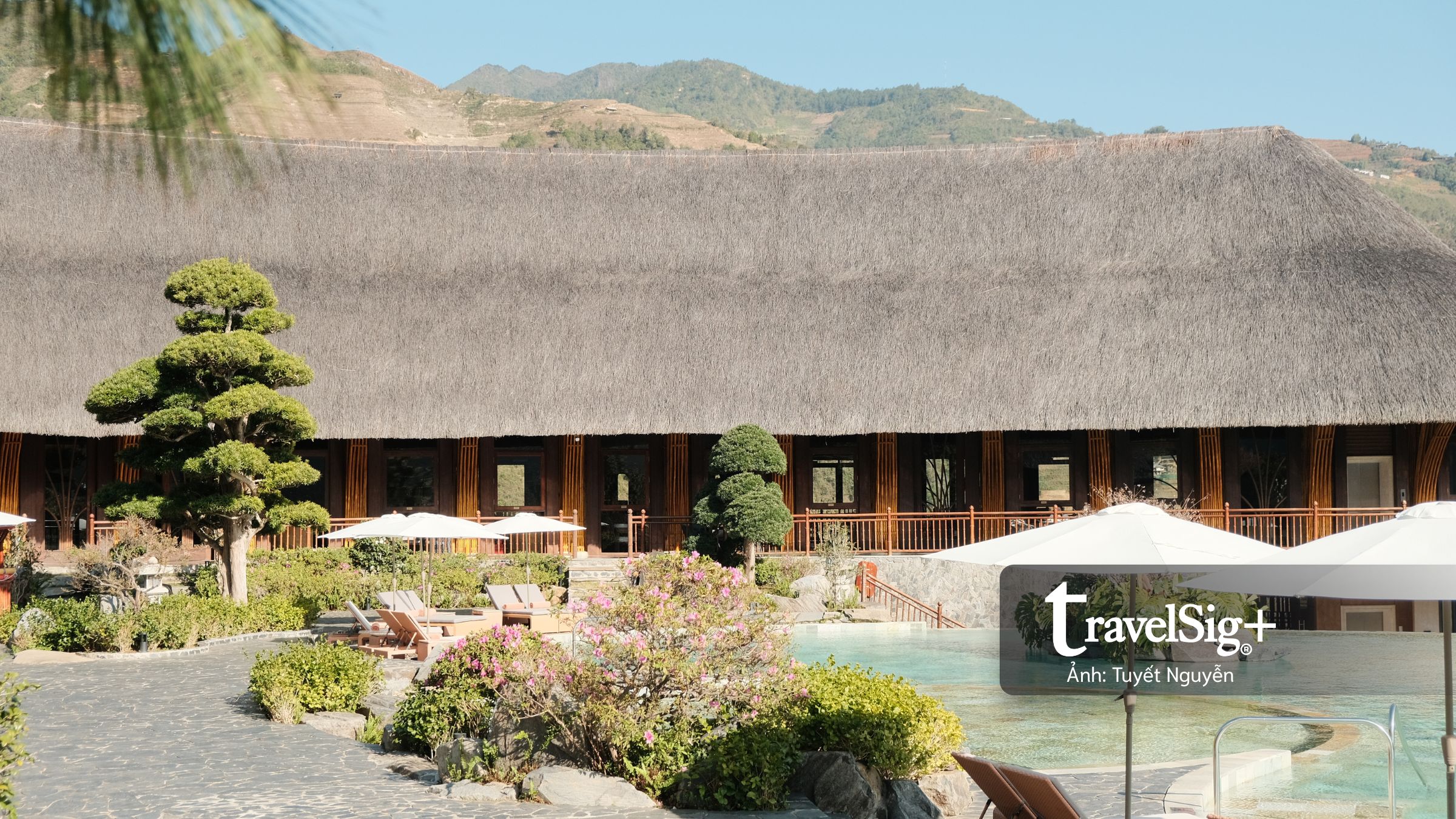 Khu vực hồ bơi và nhà hàng Refresh tại Garrya Mù Cang Chải