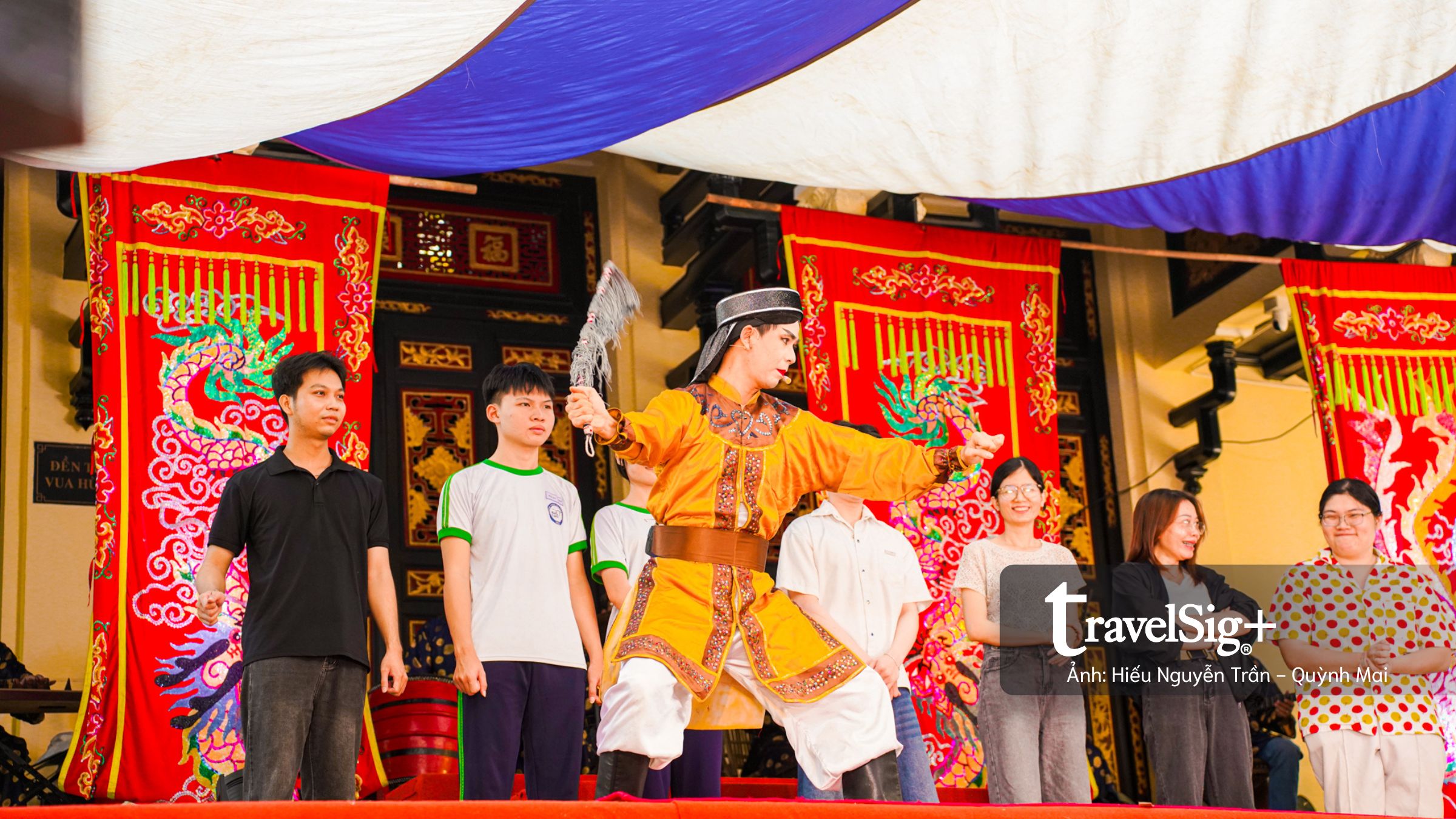 Hát bội giữa lòng di tích lịch sử