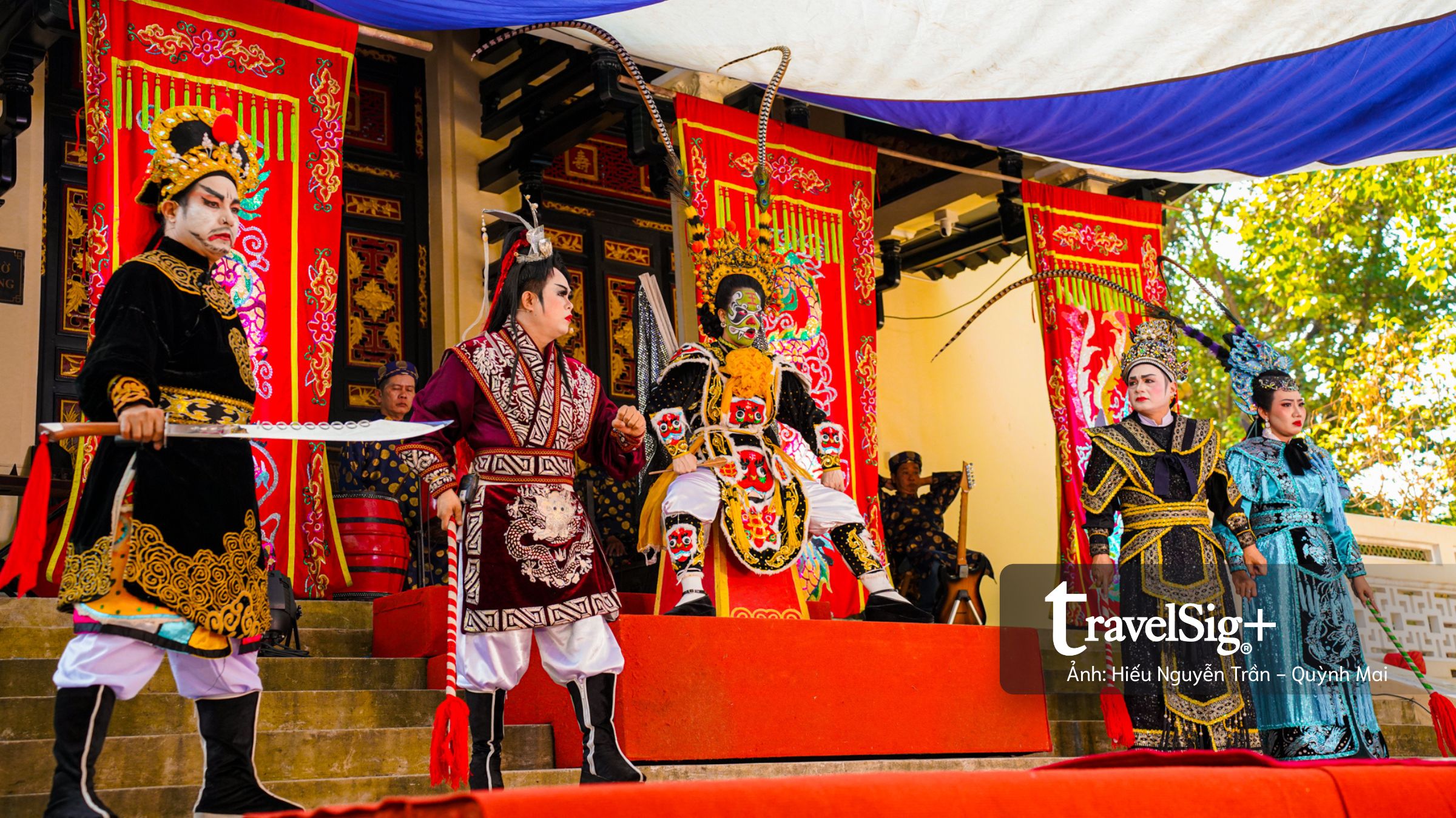 Hát bội giữa lòng di tích lịch sử