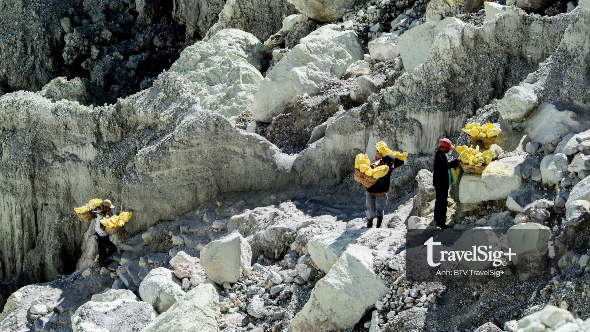 Kawah Ijen - Vẻ đẹp và hiểm nguy của nghề khai thác lưu huỳnh