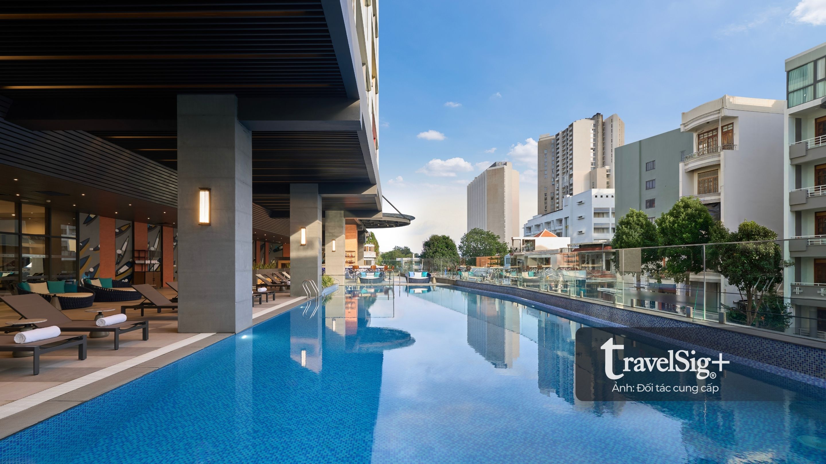 Sở hữu vị trí đắc địa ngay trung tâm thành phố, Four Points by Sheraton Nha Trang cách đường Trần Phú và bãi biển chính Trần Phú chỉ 3 đến 5 phút đi bộ, đồng thời nằm gần các điểm du lịch nổi tiếng.