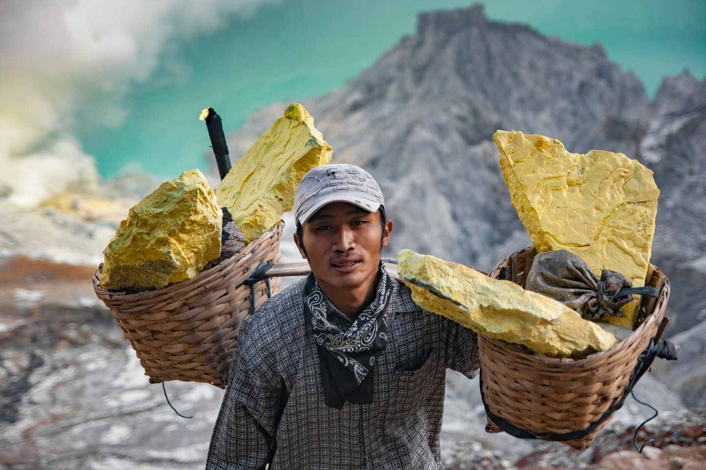 Khám phá Kawah Ijen, miệng hồ axit lớn nhất thế giới và hiện tượng 'lửa xanh' huyền bí