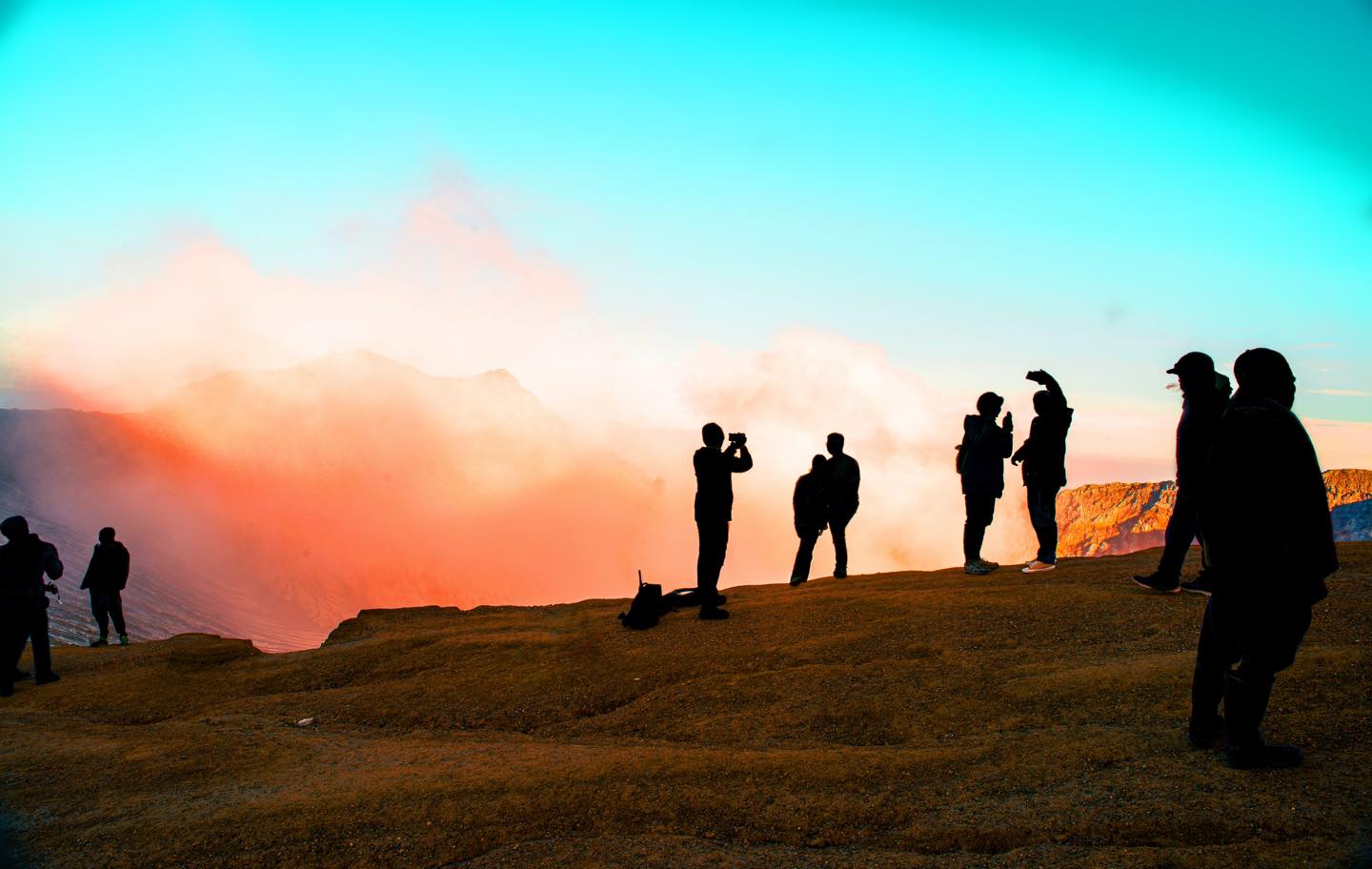 Khám phá Kawah Ijen, miệng hồ axit lớn nhất thế giới và hiện tượng 'lửa xanh' huyền bí