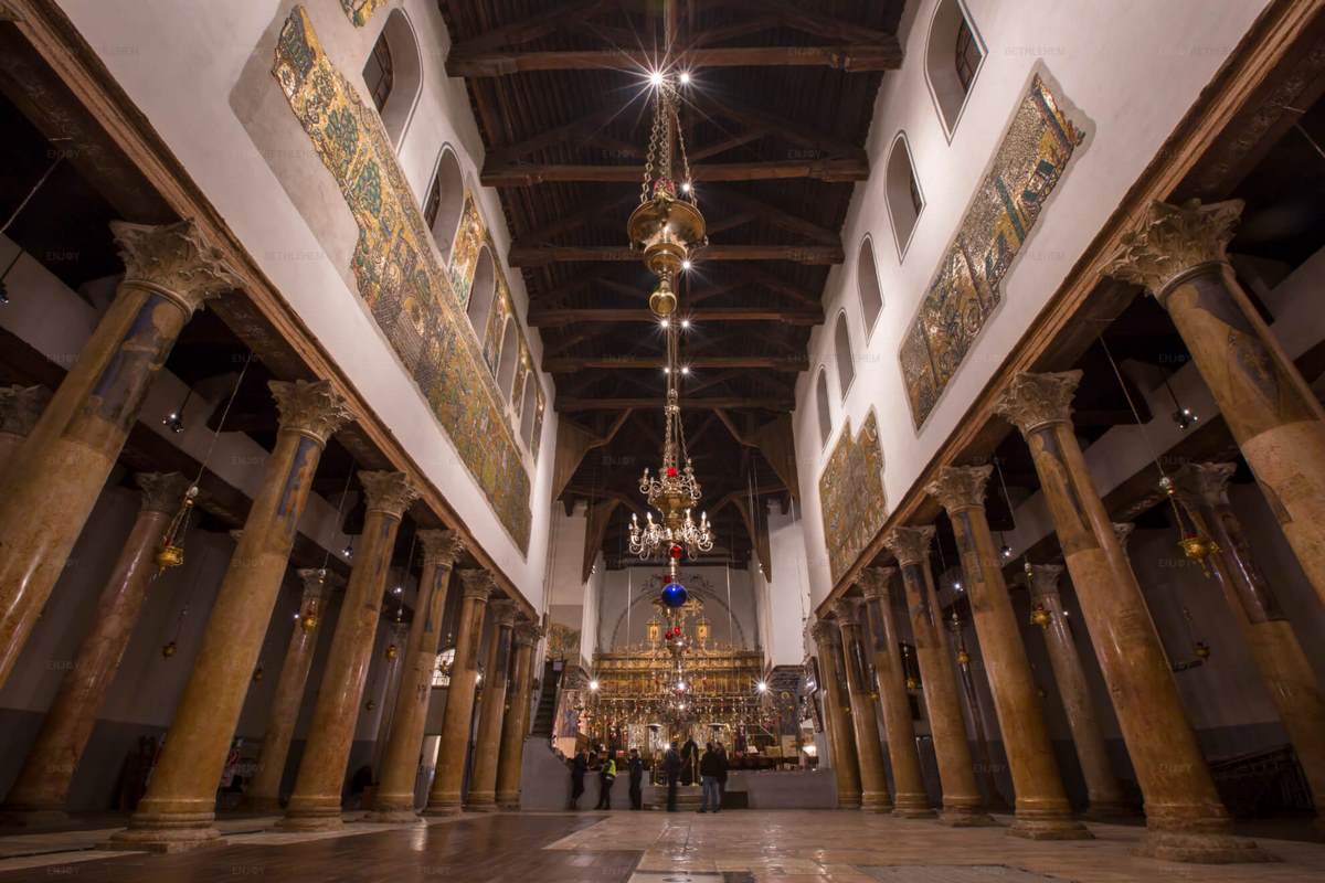Nhà thờ Giáng Sinh ở Bethlehem, biểu tượng linh thiêng của mùa Noel