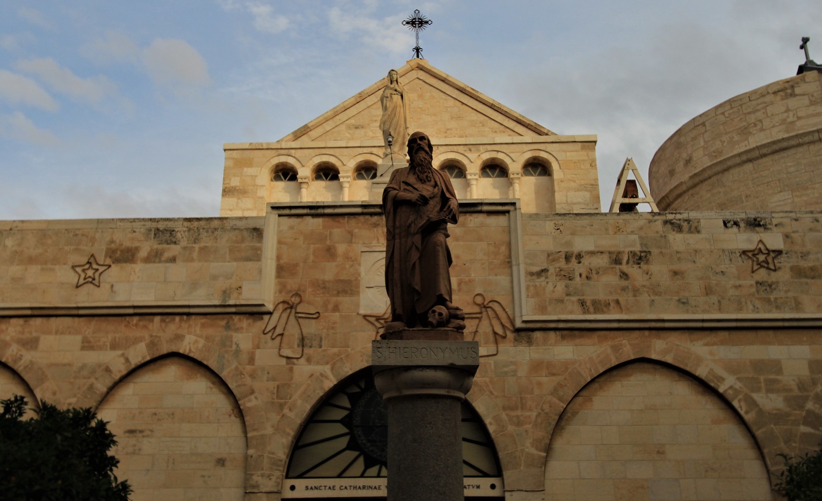 Nhà thờ Giáng Sinh ở Bethlehem, biểu tượng linh thiêng của mùa Noel