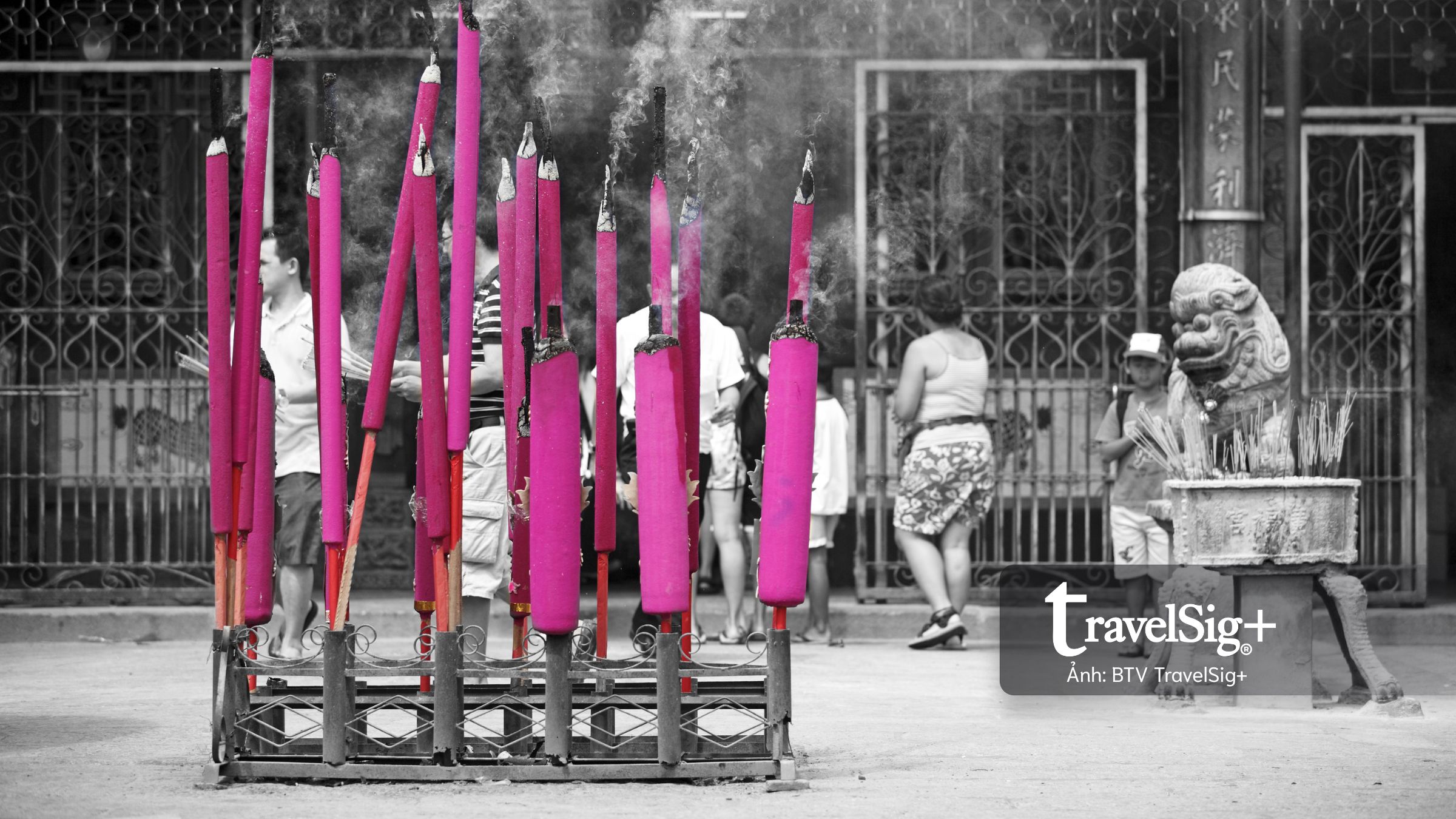 Nhang khổng lồ trong đền miếu người Hoa châu Á
