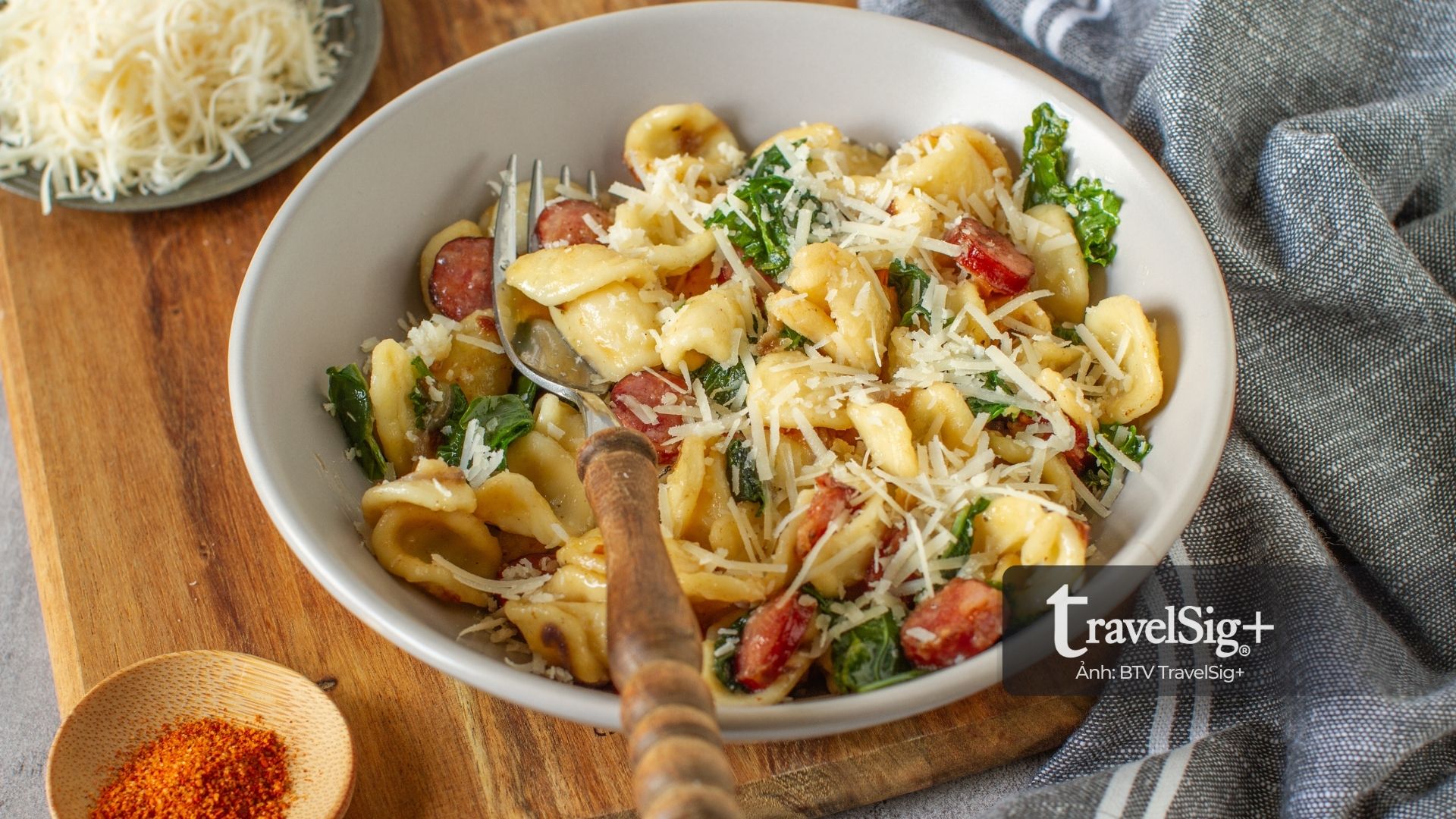 Những người phụ nữ làm pasta Orecchiette ở Bari - Di sản sống của miền Nam nước Ý