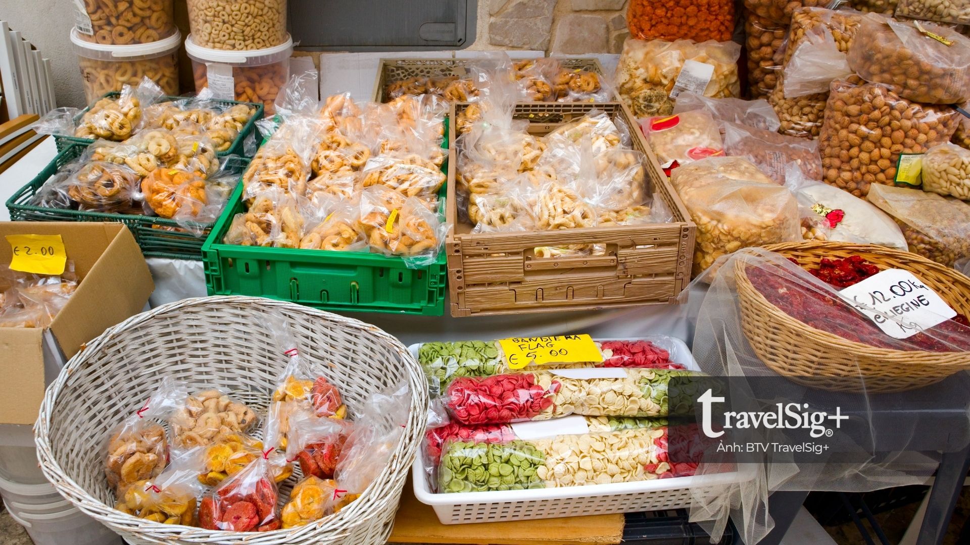Những người phụ nữ làm pasta Orecchiette ở Bari - Di sản sống của miền Nam nước Ý