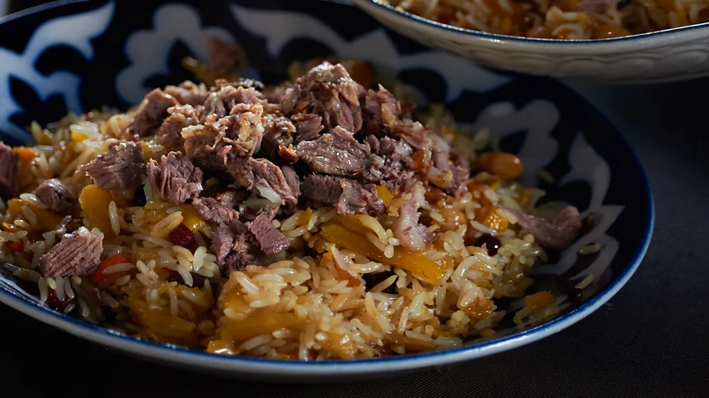 Plov của Uzbekistan: Món cơm đầy quyến rũ và sức mạnh sinh lực